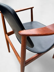 Arne_Vodder_Teak_&_Vinyl_Armchair_for_Bovirke_of_Denmark_1960's