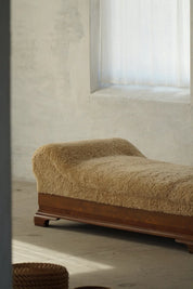 Art_Deco_Daybed_in_Lambswool_Upholstery,_1930s