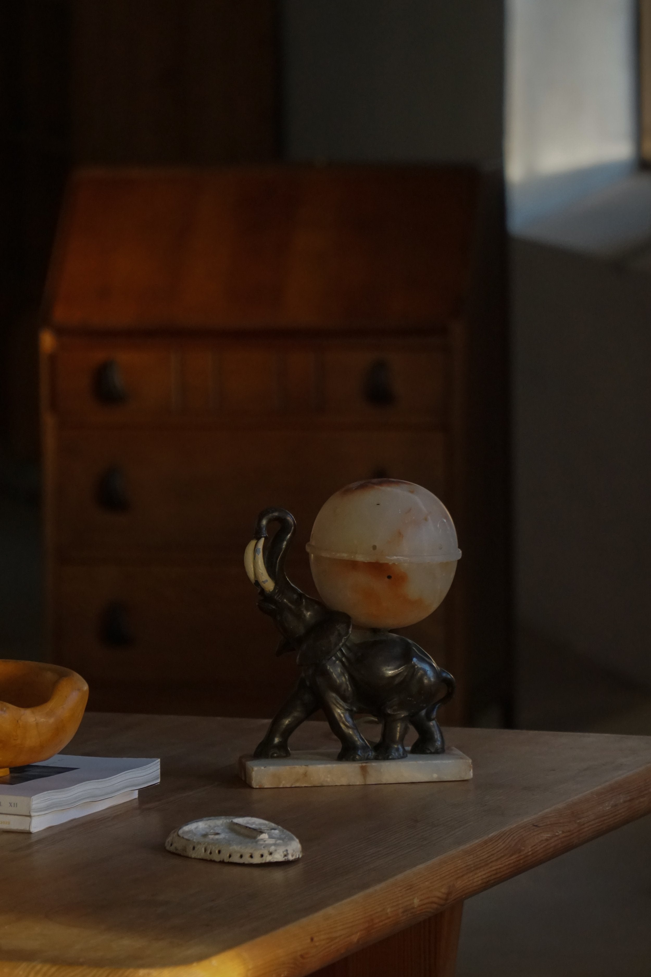 Art_Deco_Elephant_Table_Lamp_with_Alabaster_Globe