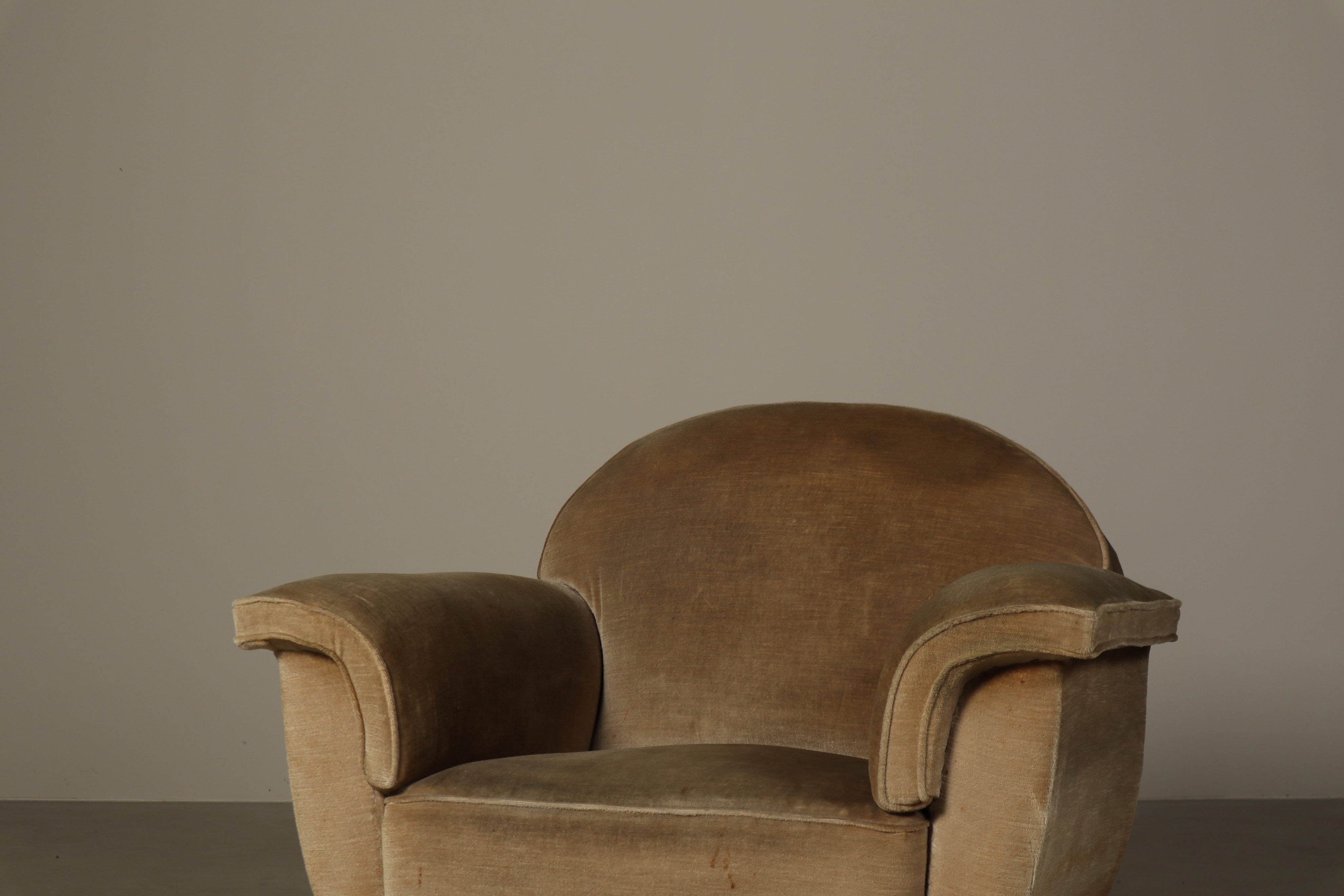 Belgian_Art_Deco_Lounge_Chair_in_Original_Velvet,_1930s