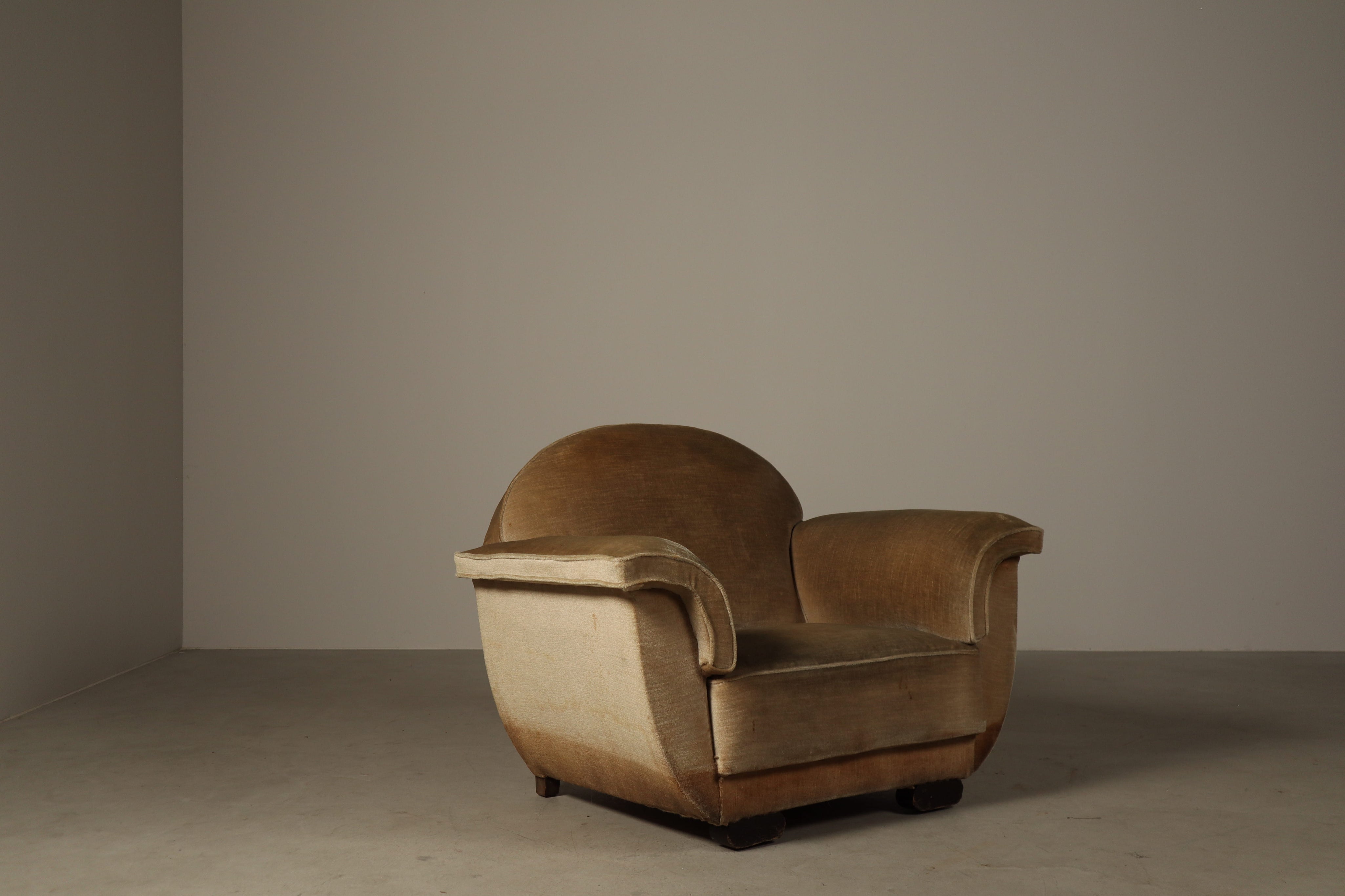 Belgian_Art_Deco_Lounge_Chair_in_Original_Velvet,_1930s