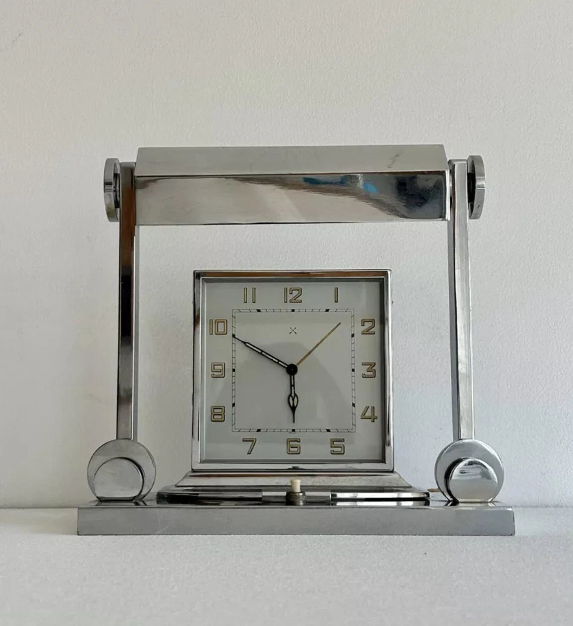 Art_Deco_Modernist_Table_Lamp_in_Brass_and_Chrome,_France_1930s