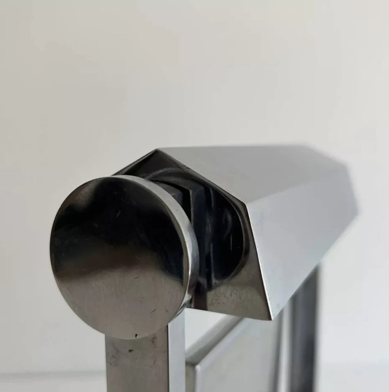 Art_Deco_Modernist_Table_Lamp_in_Brass_and_Chrome,_France_1930s