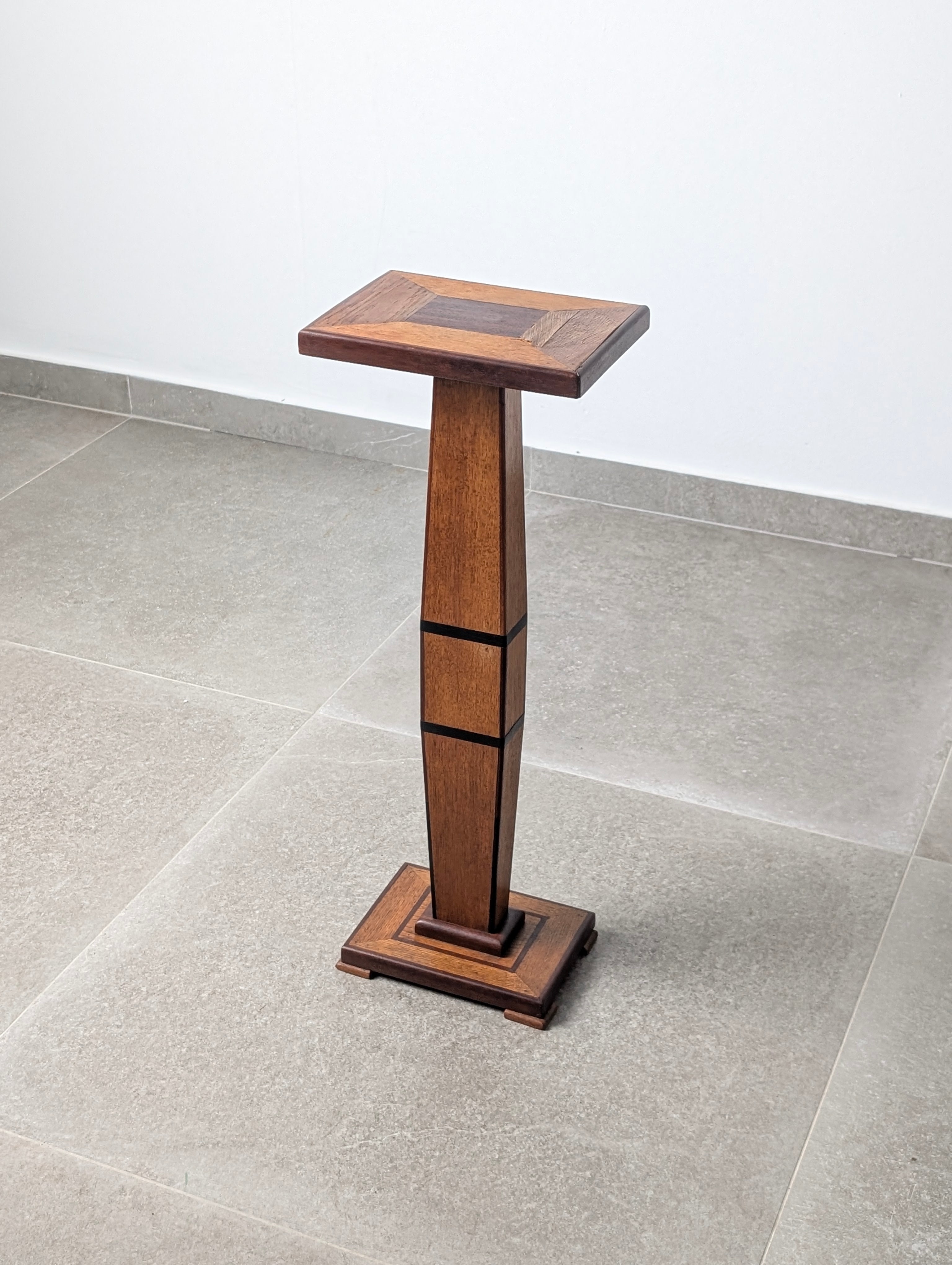 Art_Deco_Pedestal_Column_in_Oak,_Inlaid_Wood_and_Ebonized_Details,_Europe,_1920s
