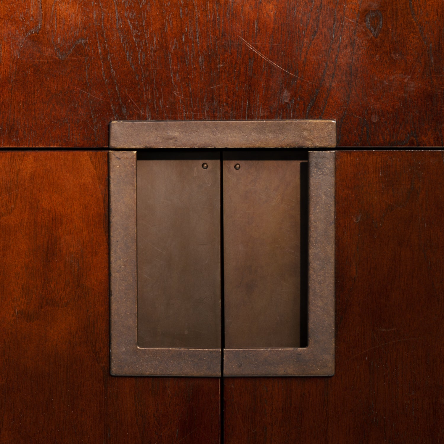 Pair_of_Baker_Furniture_Walnut_Veneer_Bedside_Cabinets_with_Brass_Hardware