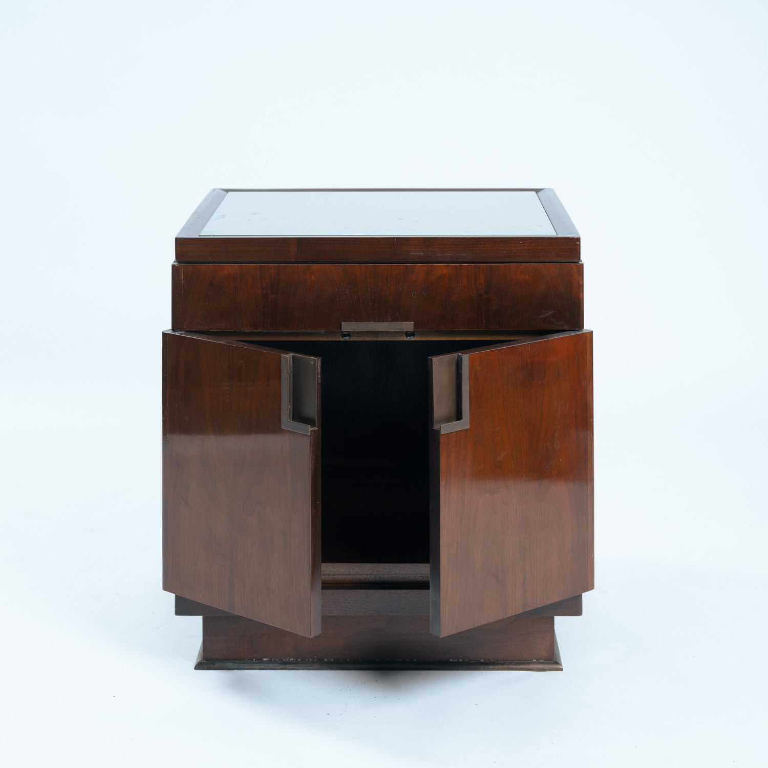 Pair_of_Baker_Furniture_Walnut_Veneer_Bedside_Cabinets_with_Brass_Hardware