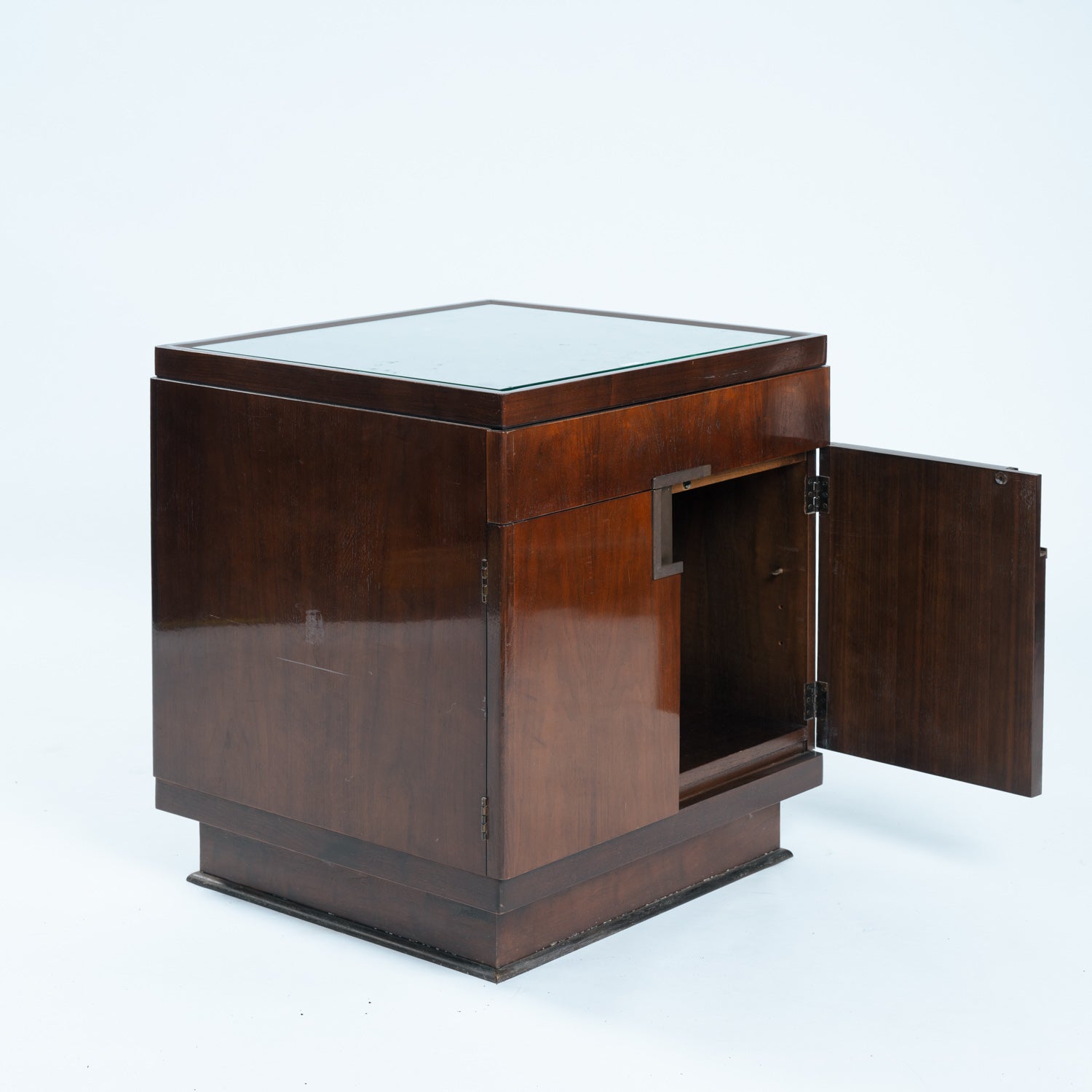Pair_of_Baker_Furniture_Walnut_Veneer_Bedside_Cabinets_with_Brass_Hardware