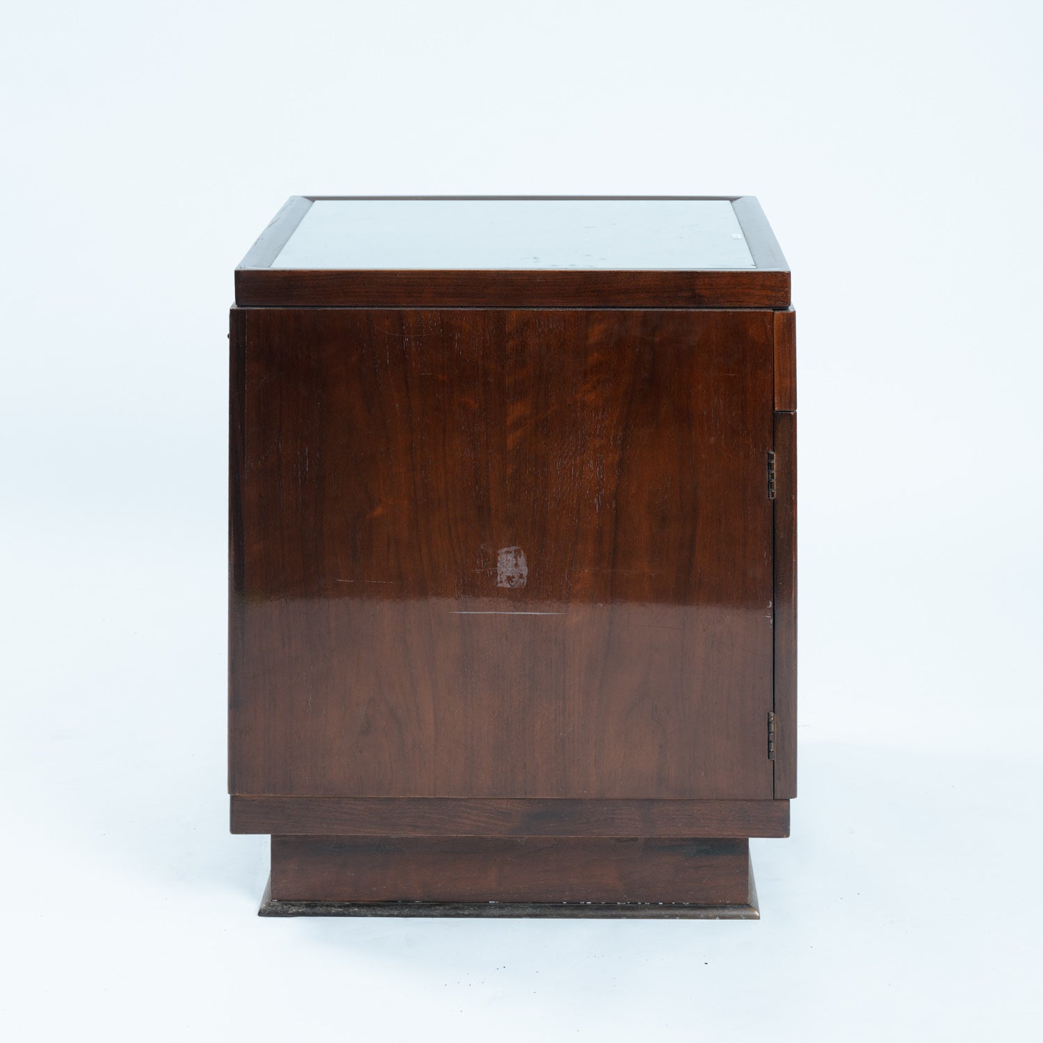 Pair_of_Baker_Furniture_Walnut_Veneer_Bedside_Cabinets_with_Brass_Hardware