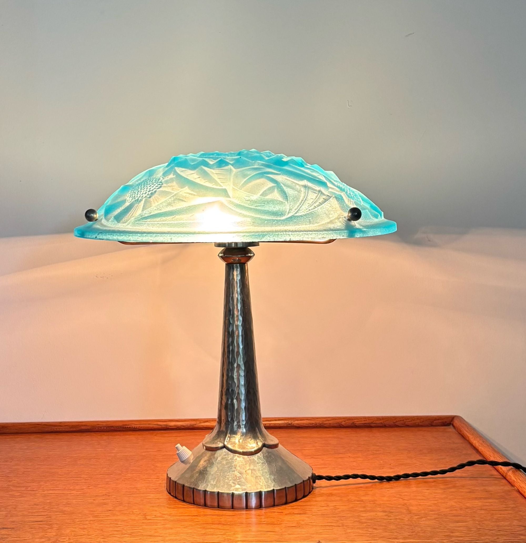 1920s–30s_Art_Deco_Table_Lamp_by_David_Guéron_for_Degué,_Blue_Pâte_de_Verre_Glass,_France