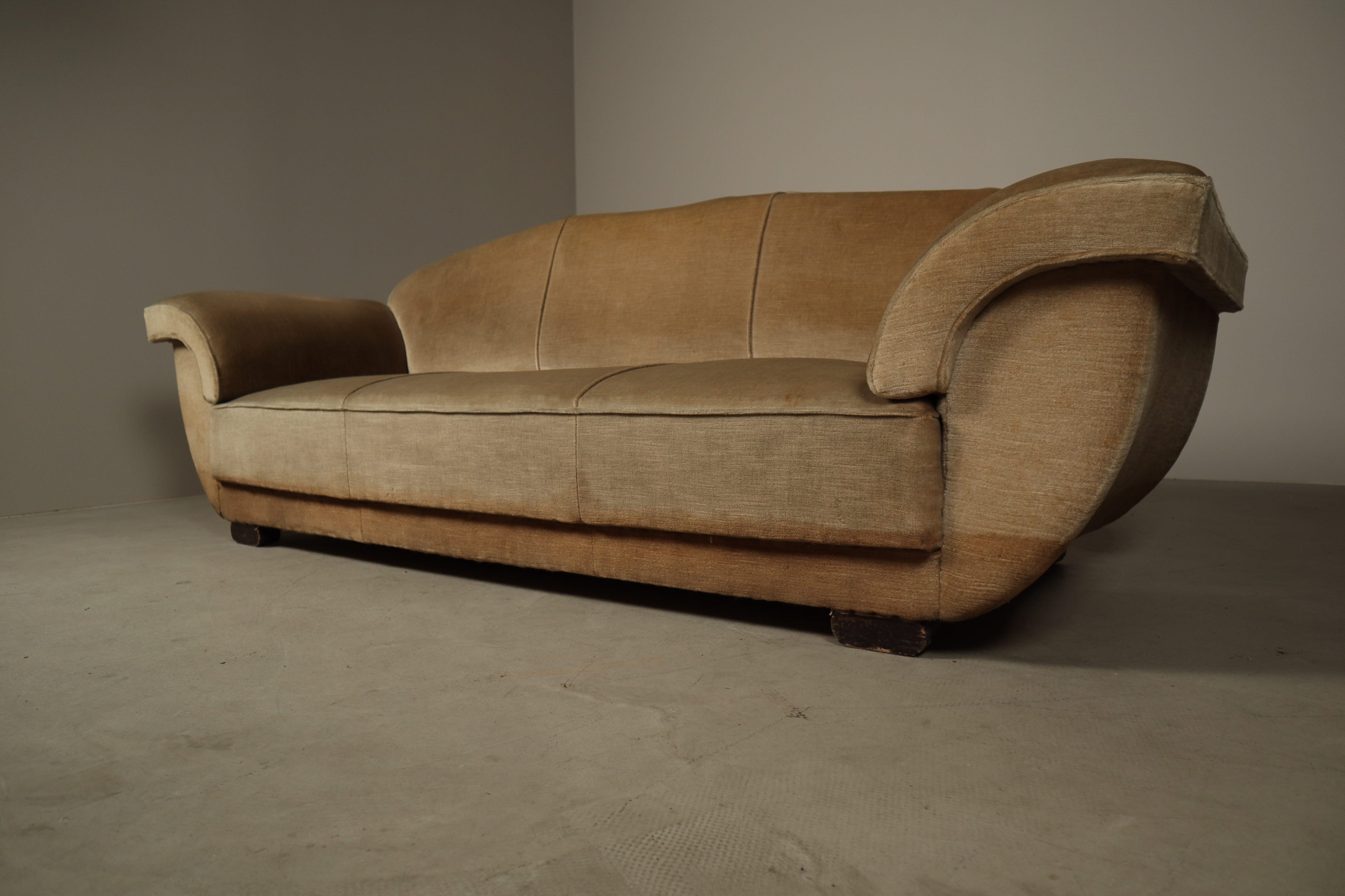 Belgian_Art_Deco_Three_Seat_Sofa_in_Original_Velvet,_1930s