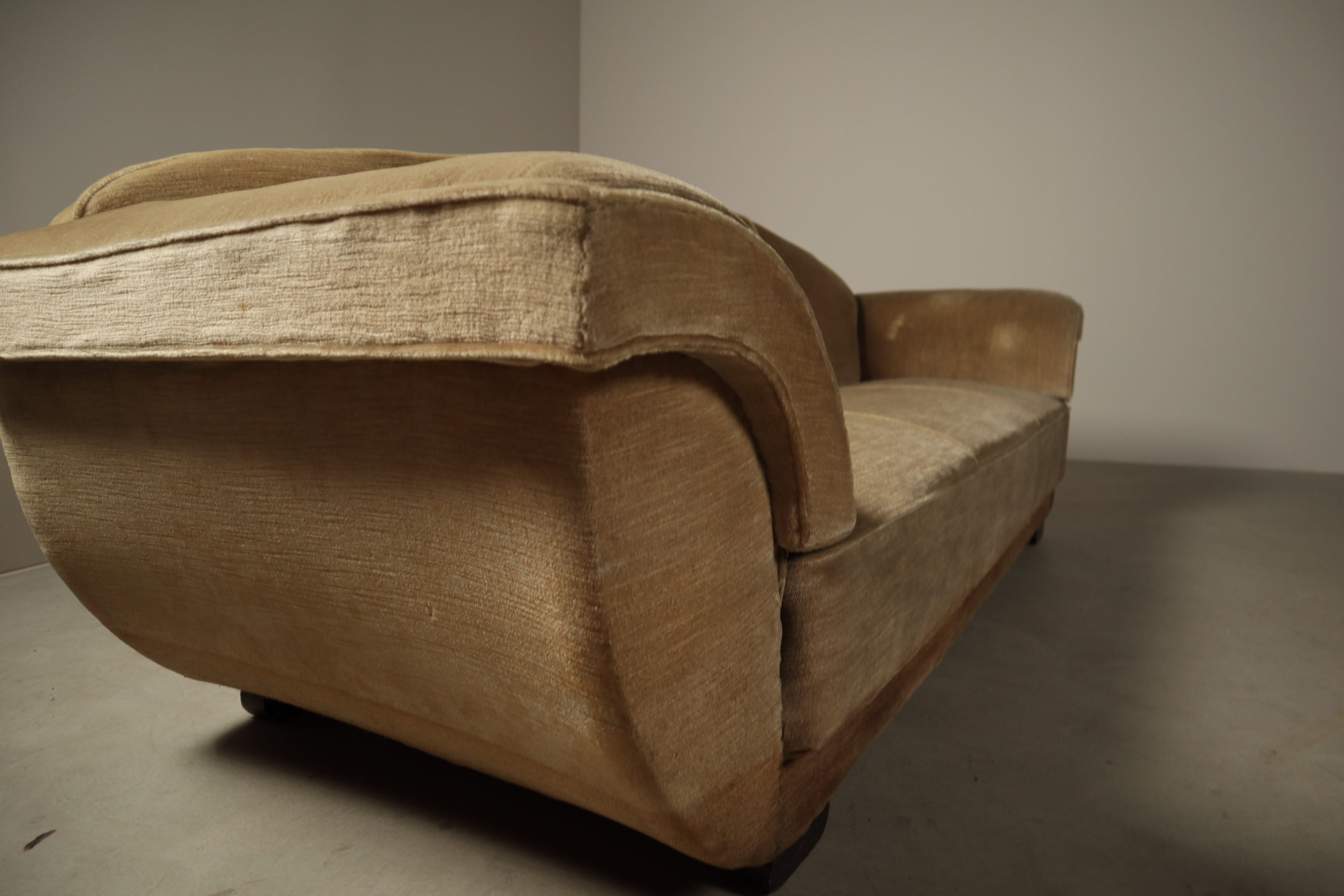 Belgian_Art_Deco_Three_Seat_Sofa_in_Original_Velvet,_1930s