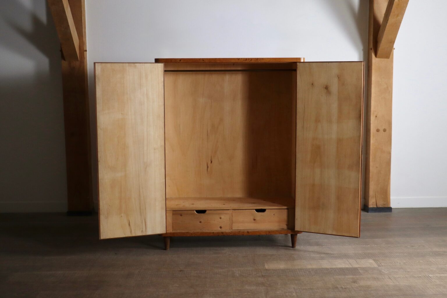Art_Deco_Wardrobe_in_Burl_Walnut,_Italy,_circa_1930s