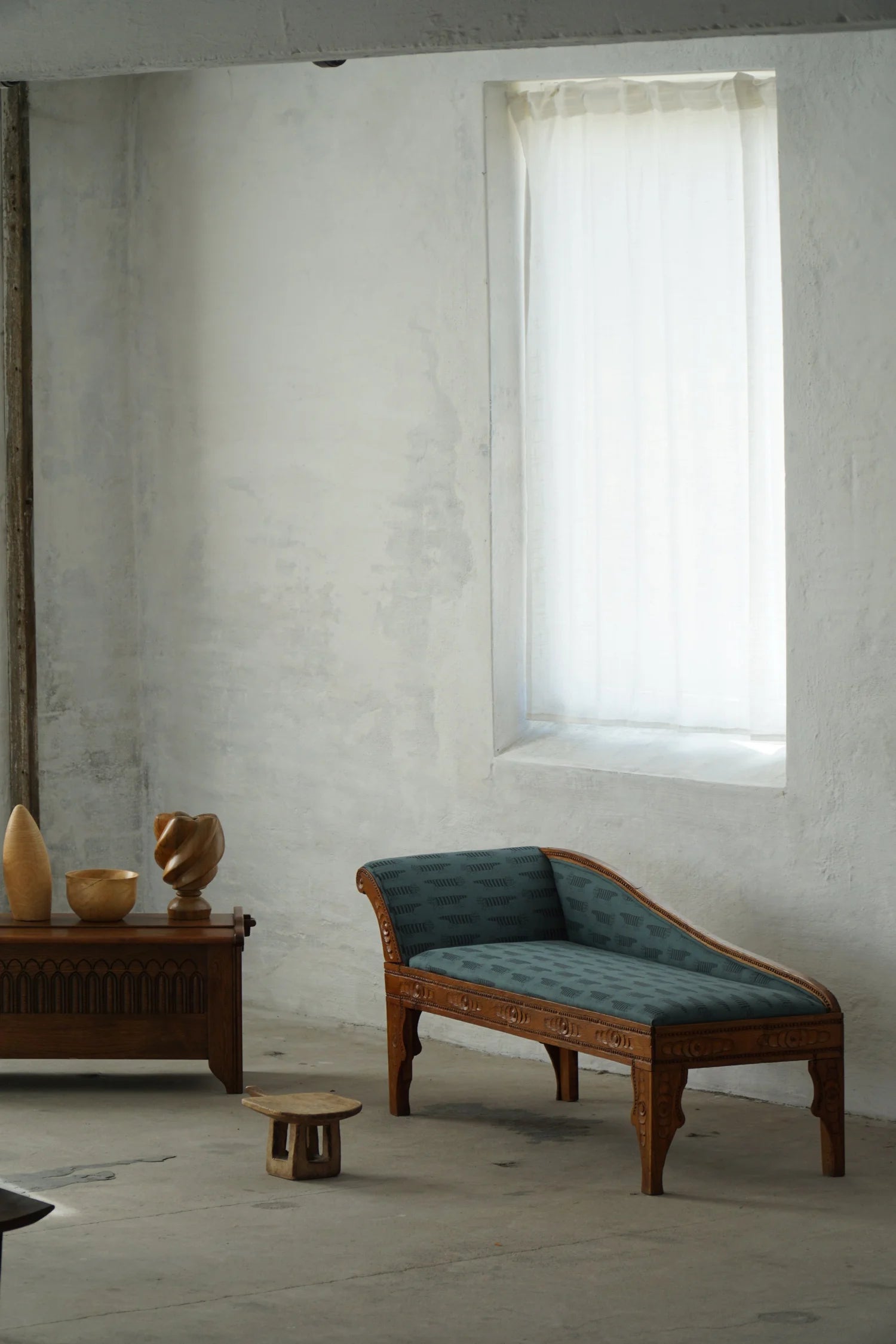 Art_Nouveau_Chaise_Lounge_in_Oak_with_Lisa_Larson_Mikey_Upholstery