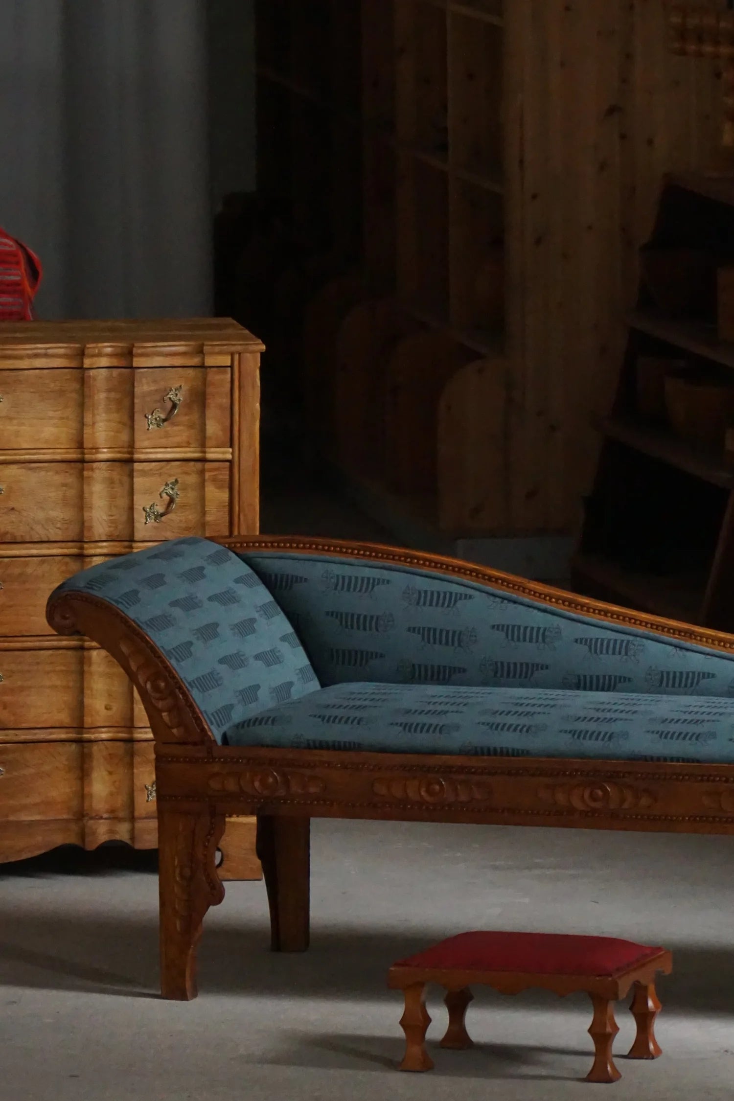 Art_Nouveau_Chaise_Lounge_in_Oak_with_Lisa_Larson_Mikey_Upholstery