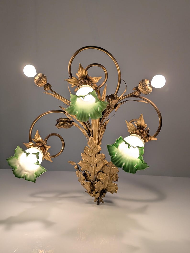 Art_Nouveau_Chestnut_Leaf_and_Green_Glass_Sconce,_1900s