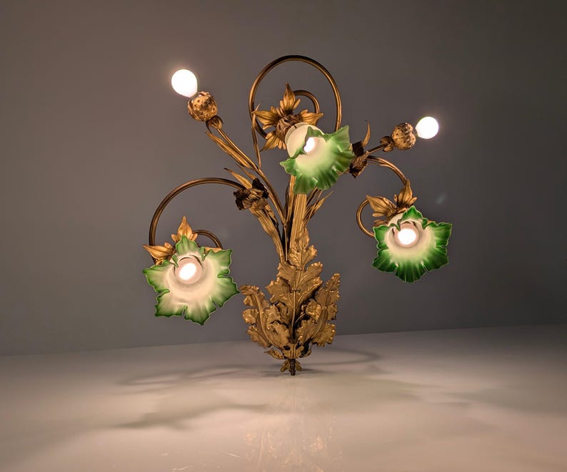 Art_Nouveau_Chestnut_Leaf_and_Green_Glass_Sconce,_1900s