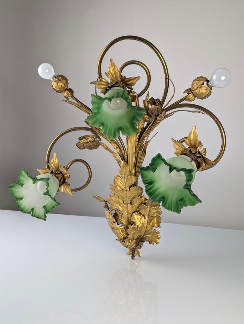 Art_Nouveau_Chestnut_Leaf_and_Green_Glass_Sconce,_1900s