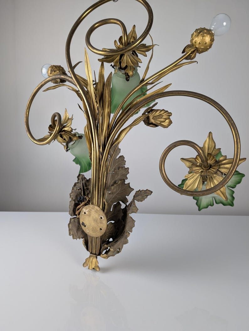Art_Nouveau_Chestnut_Leaf_and_Green_Glass_Sconce,_1900s