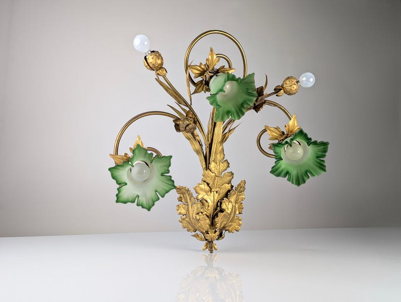 Art_Nouveau_Chestnut_Leaf_and_Green_Glass_Sconce,_1900s