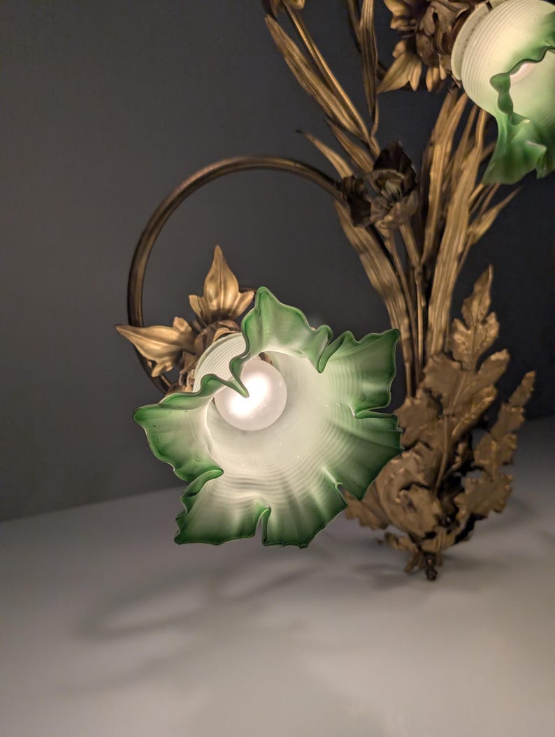 Art_Nouveau_Chestnut_Leaf_and_Green_Glass_Sconce,_1900s