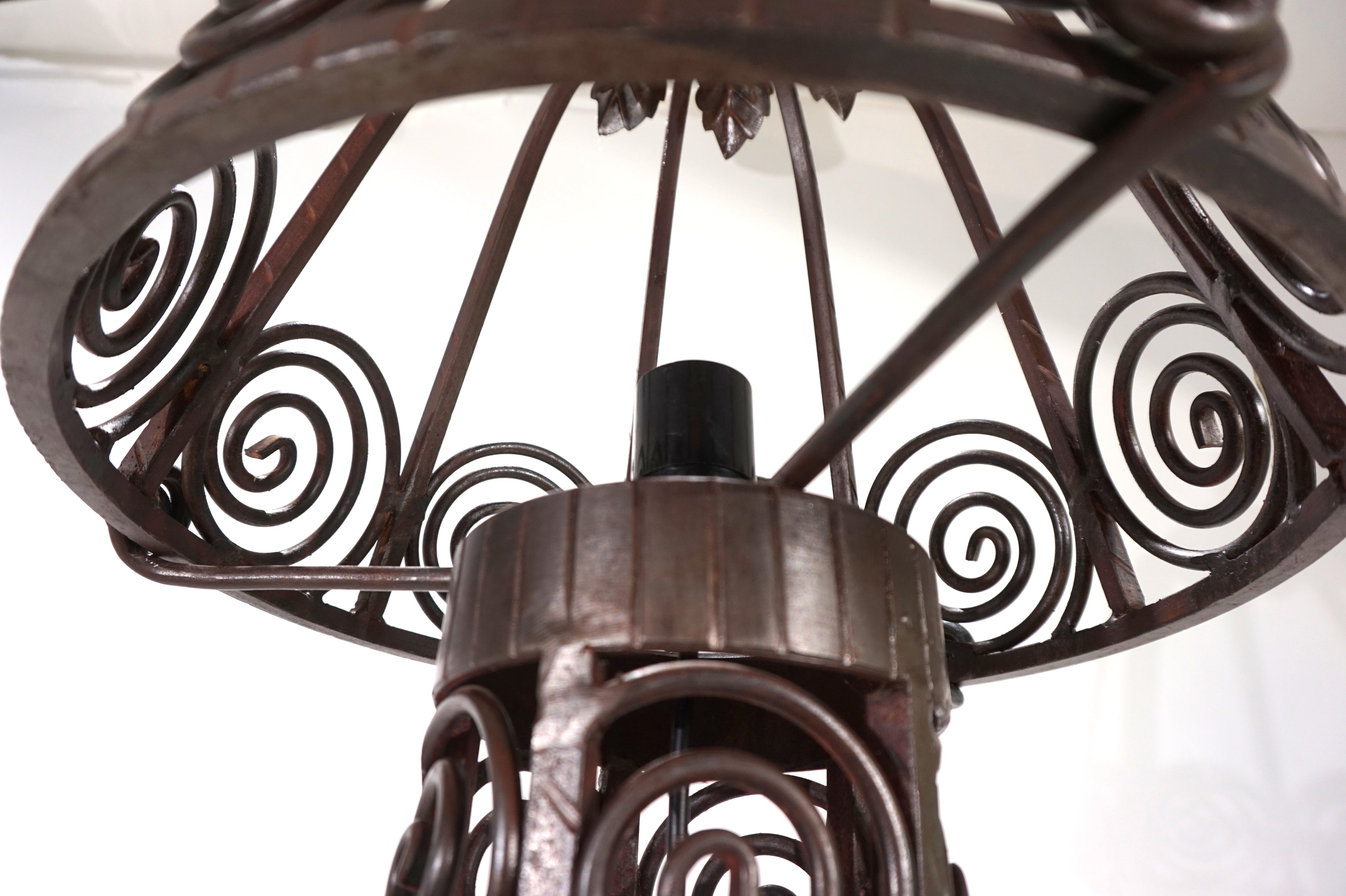 Art_Nouveau_wrought_iron_floor_lamp_from_1920