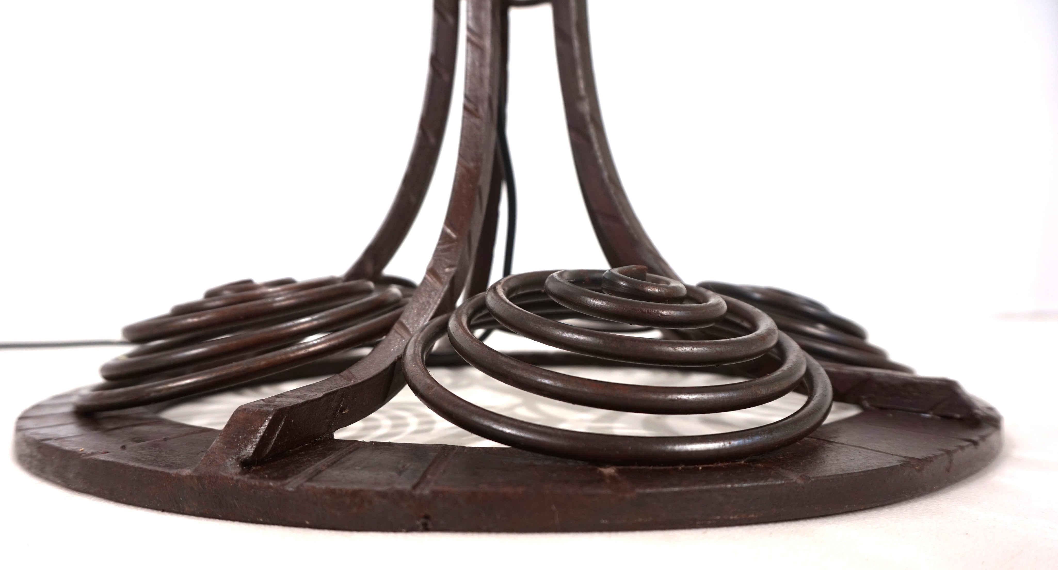 Art_Nouveau_wrought_iron_floor_lamp_from_1920