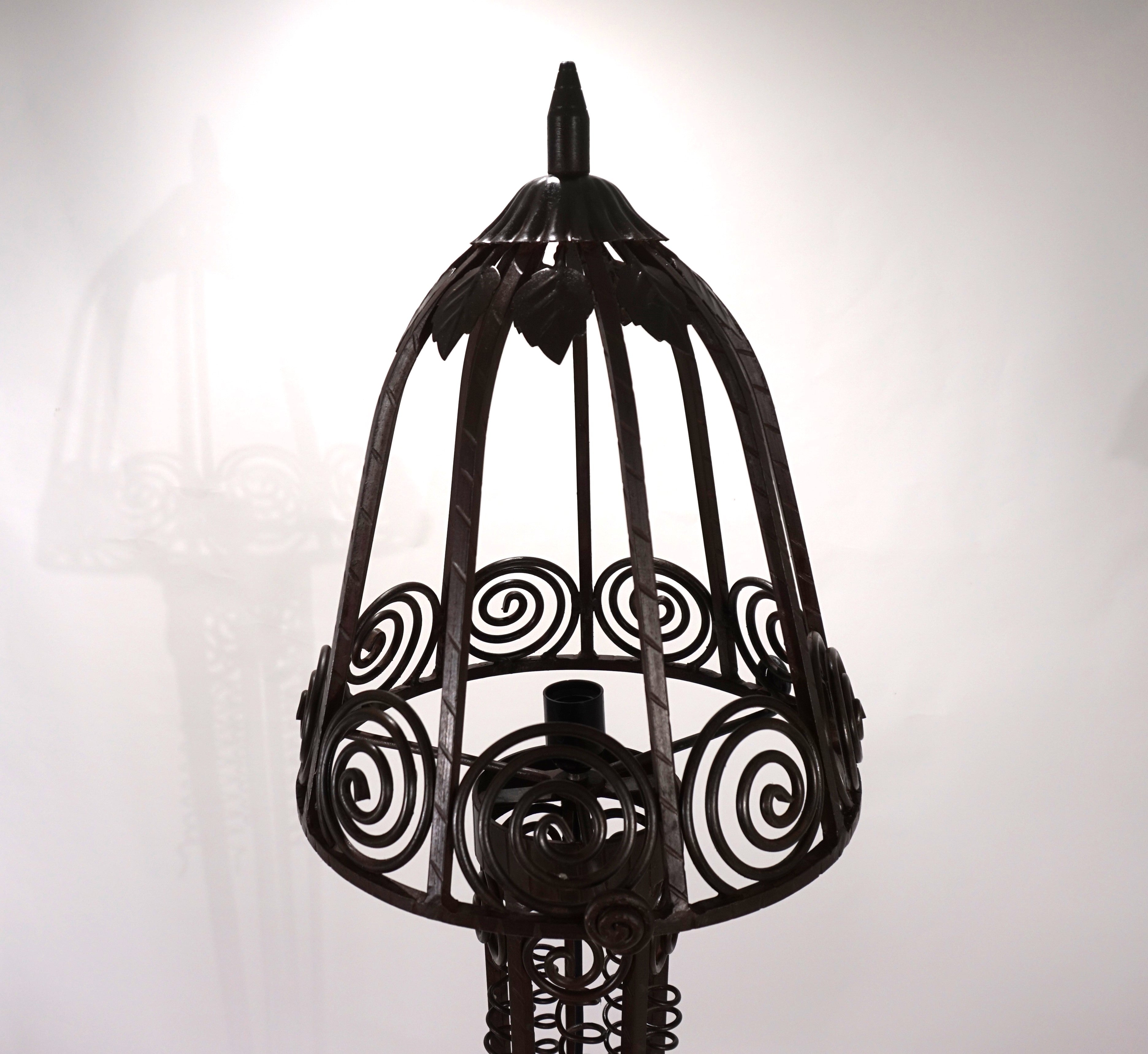 Art_Nouveau_wrought_iron_floor_lamp_from_1920