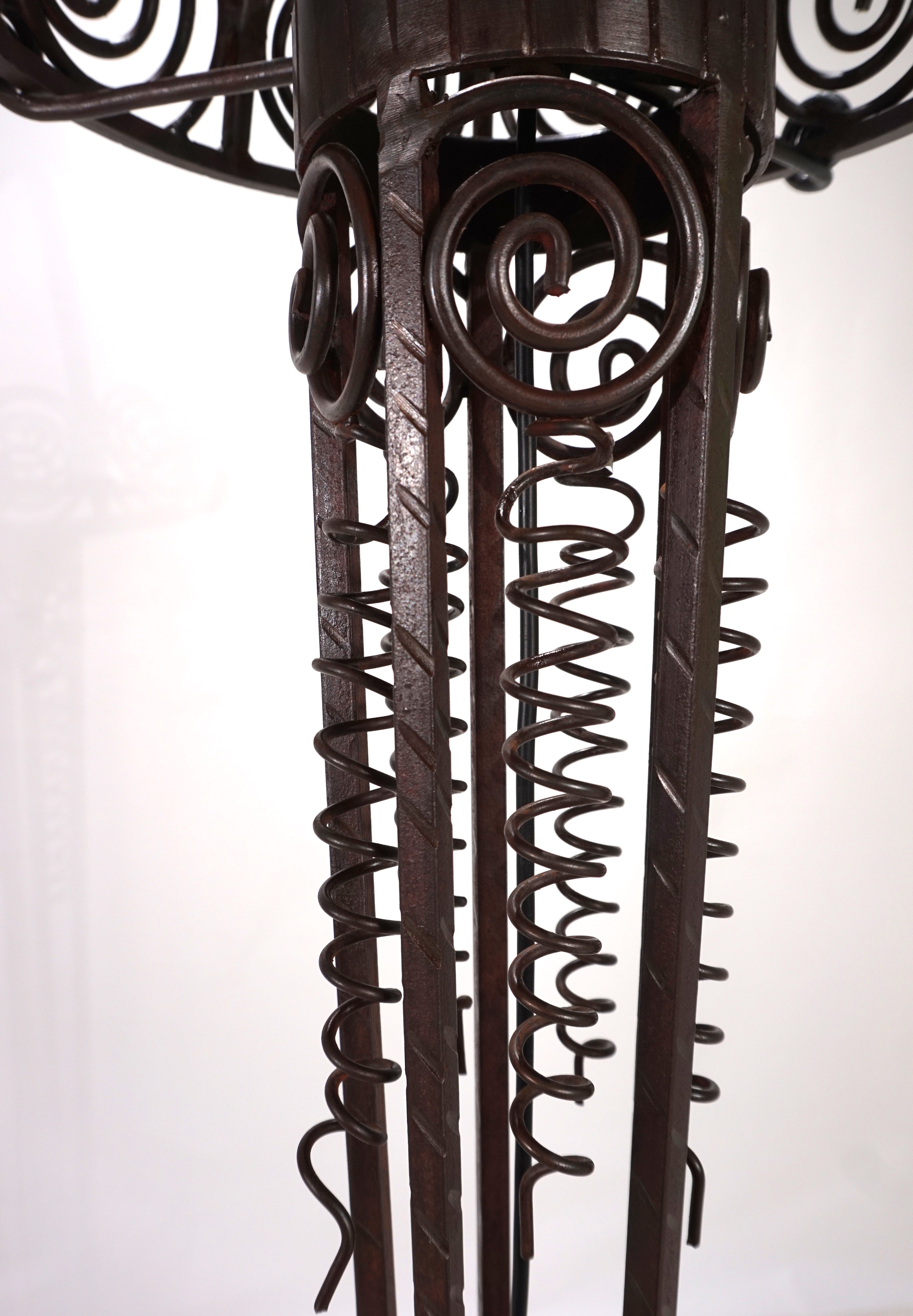 Art_Nouveau_wrought_iron_floor_lamp_from_1920