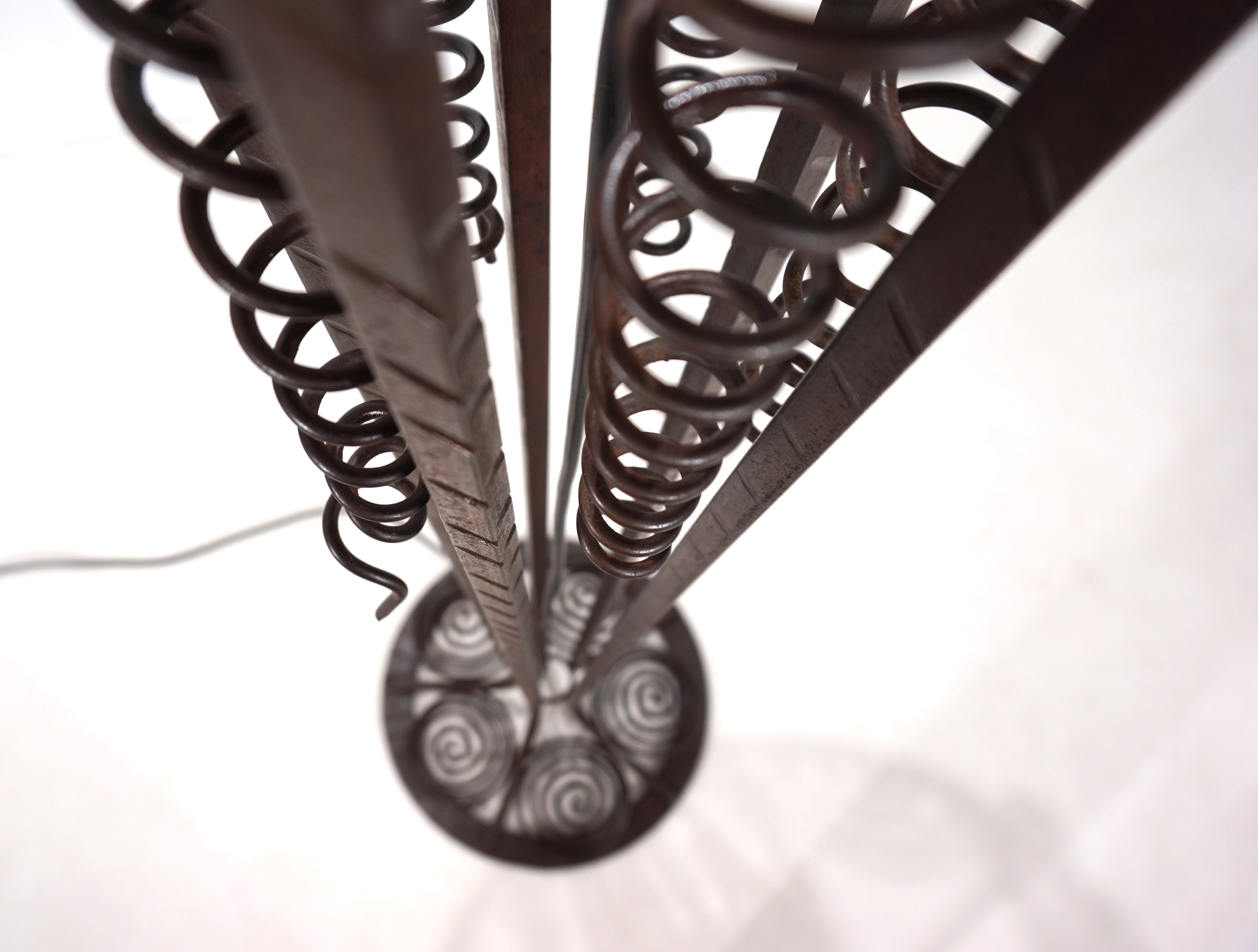 Art_Nouveau_wrought_iron_floor_lamp_from_1920