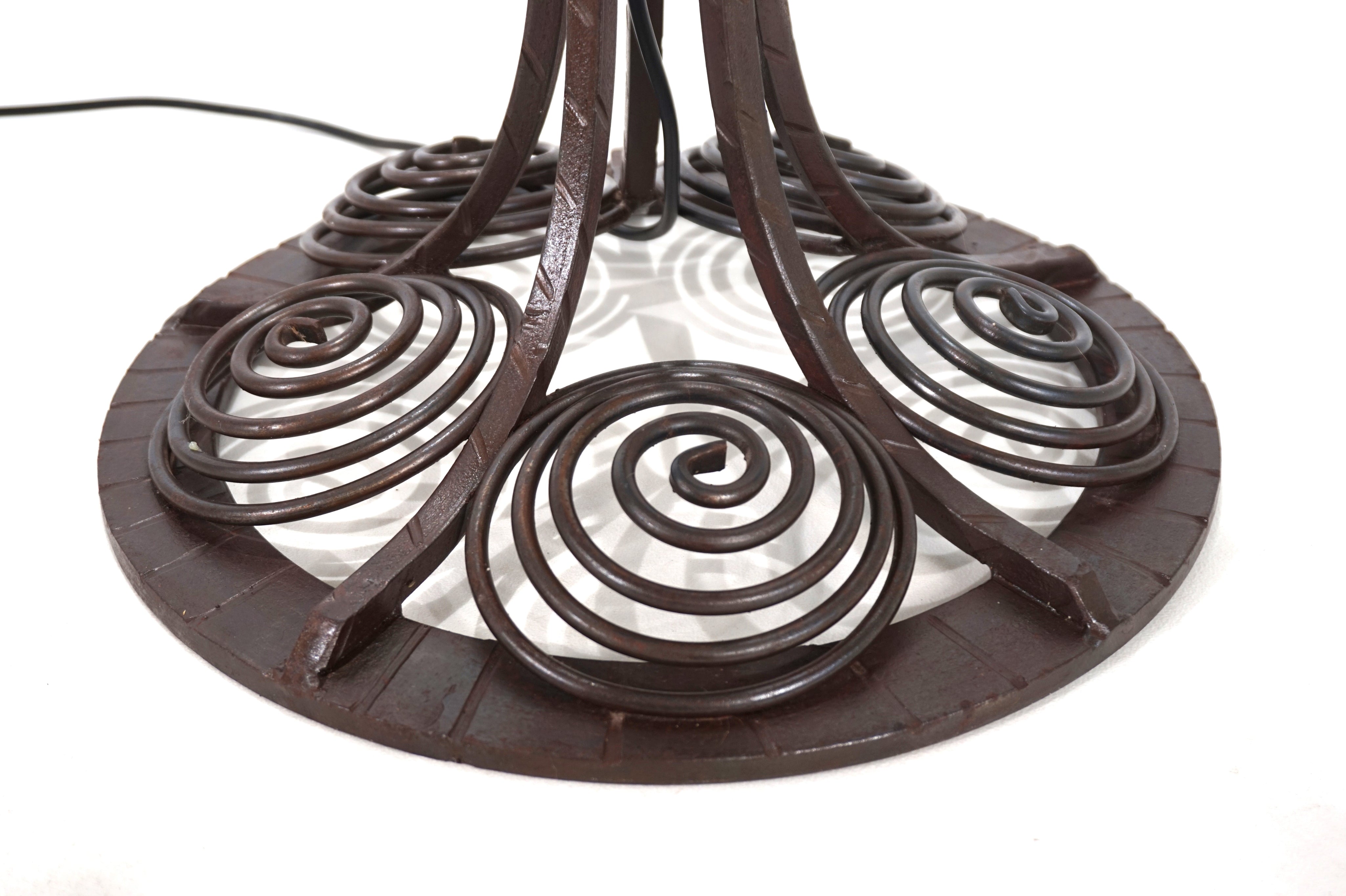 Art_Nouveau_wrought_iron_floor_lamp_from_1920