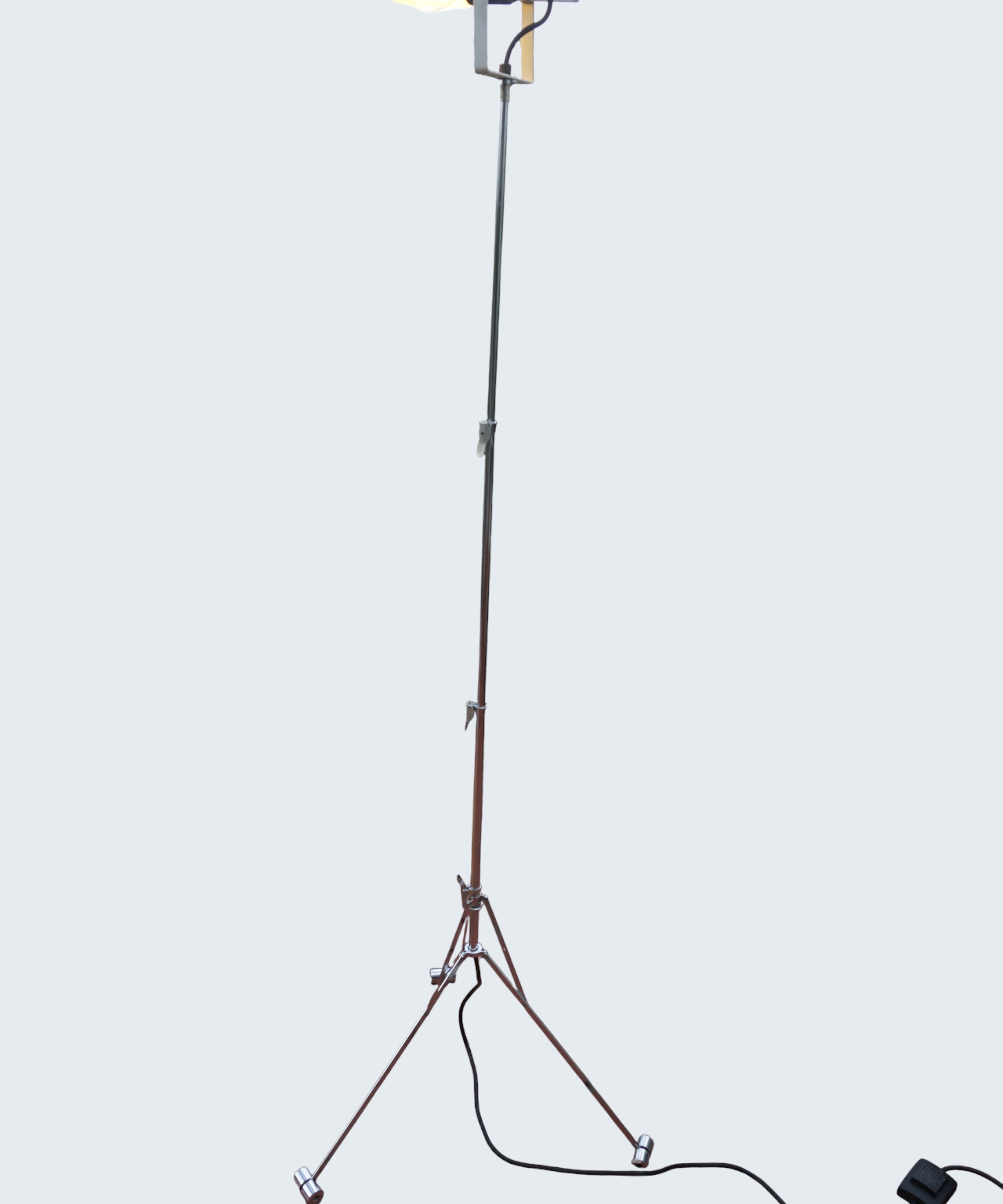 Sintesi_Nomad_Floor_Lamp_by_Ernesto_Gismondi_for_Artemide,_Italian_High-Tech_Adjustable_Floor_Lamp,_1975
