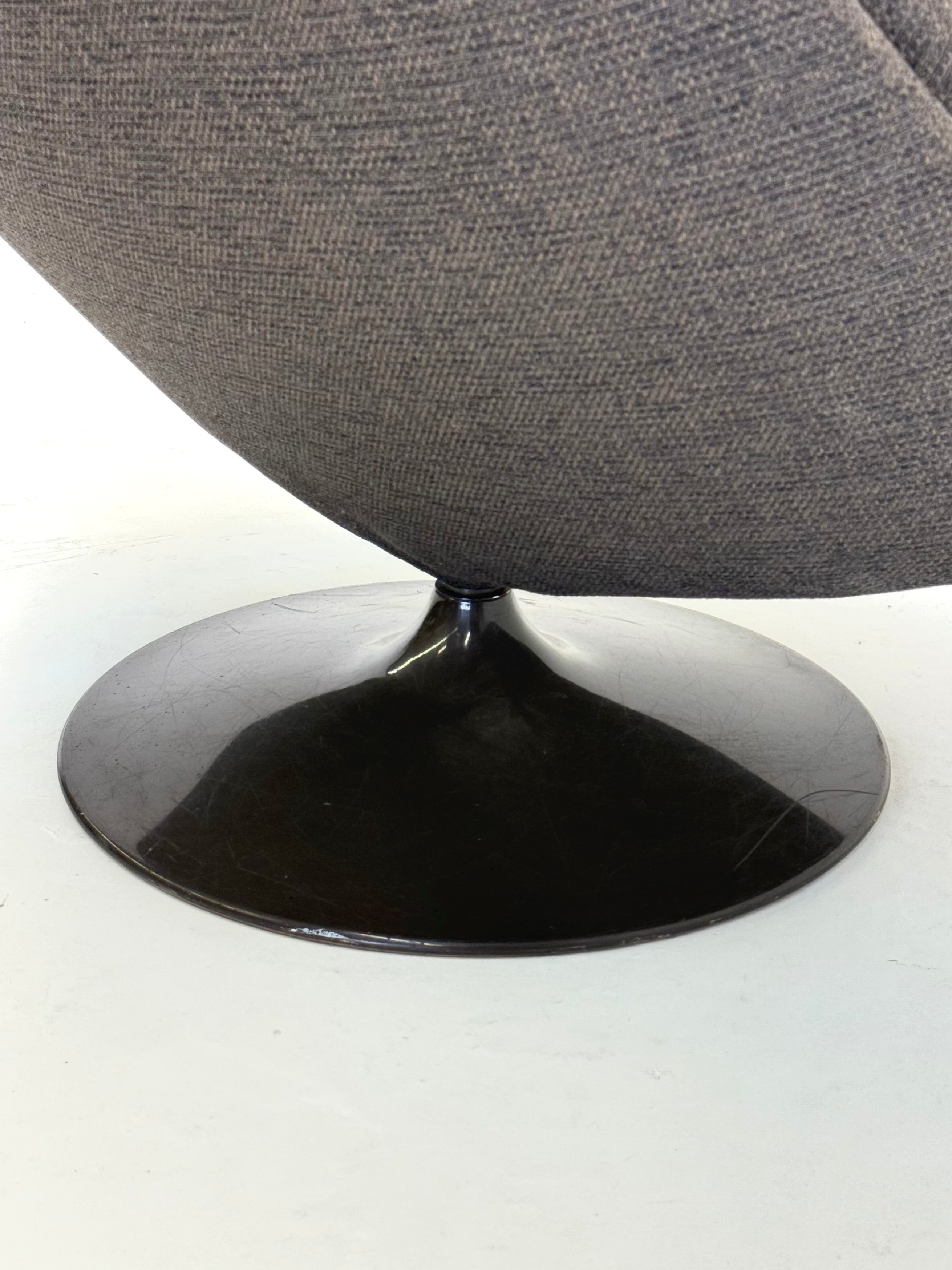 Artifort_F510_armchair_by_Geoffrey_Harcourt