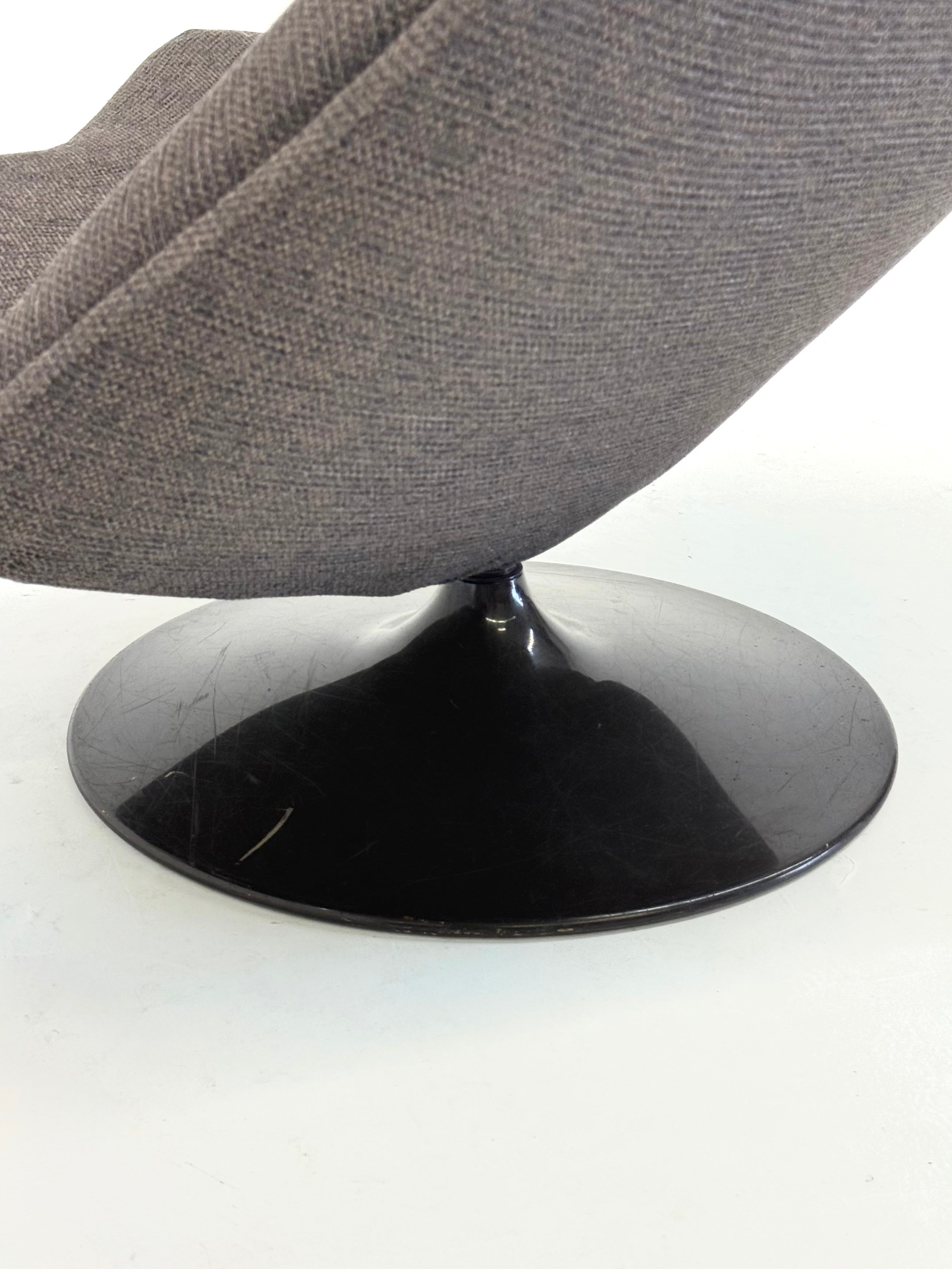 Artifort_F510_armchair_by_Geoffrey_Harcourt