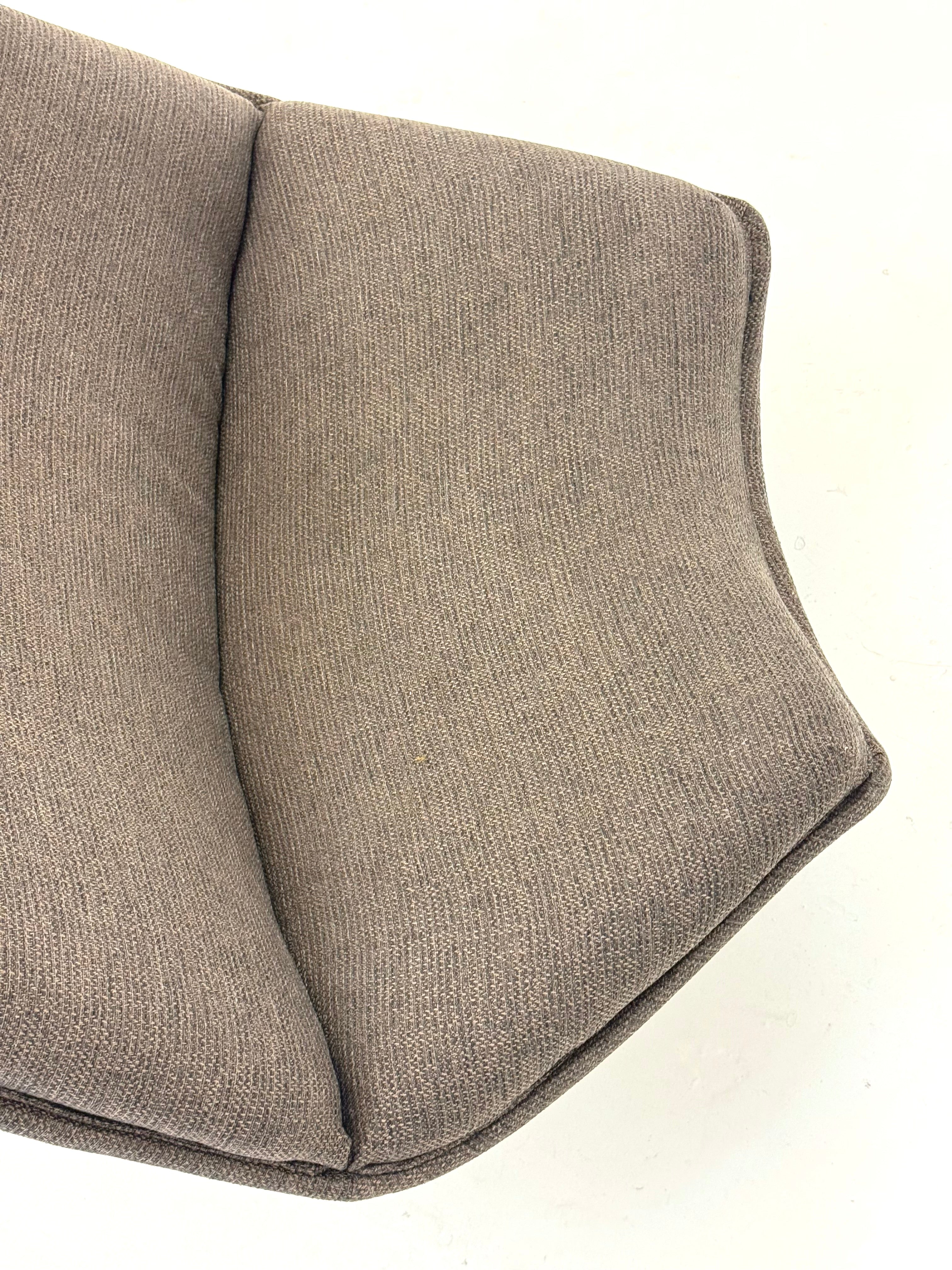Artifort_F510_armchair_by_Geoffrey_Harcourt