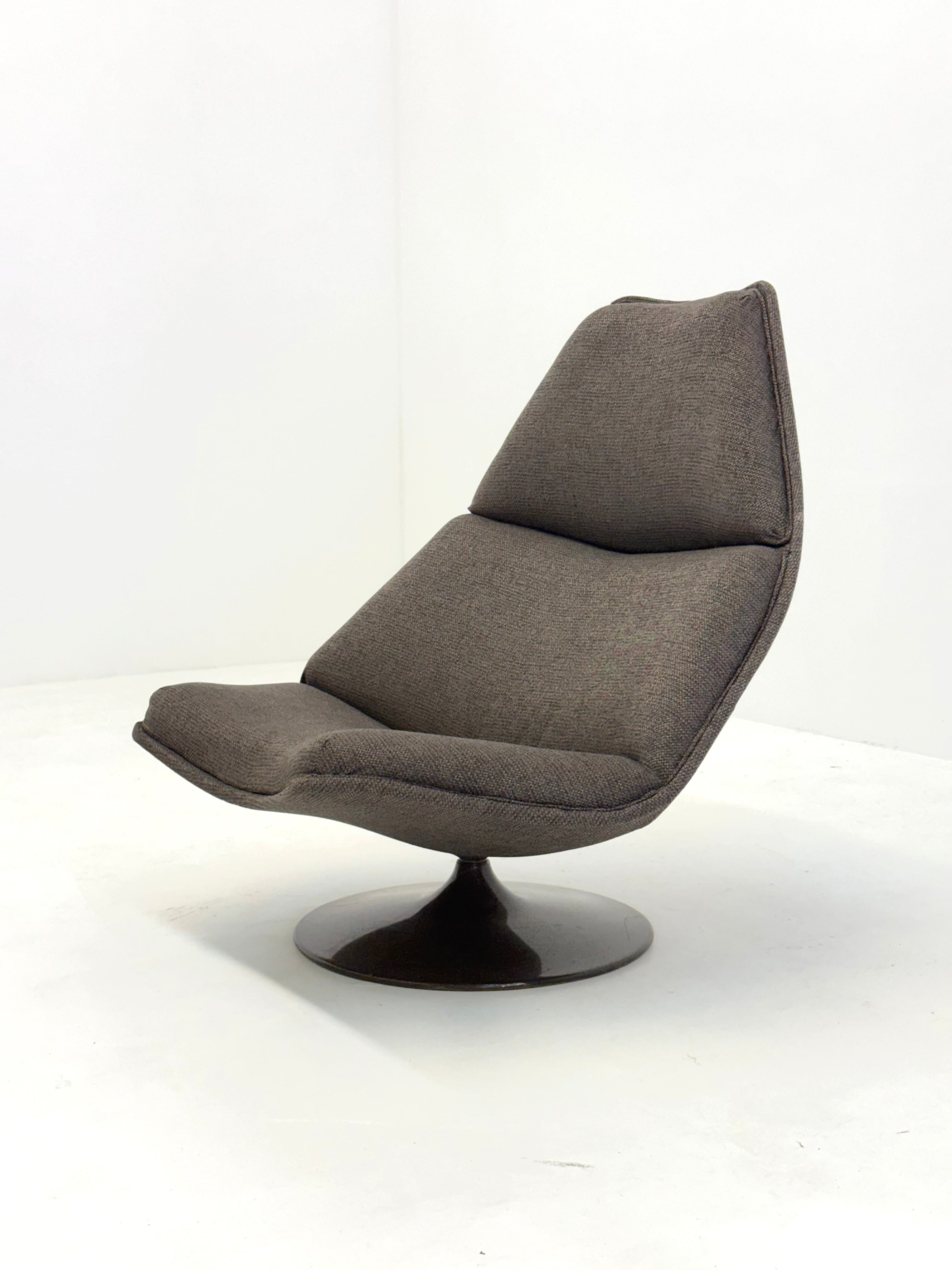 Artifort_F510_armchair_by_Geoffrey_Harcourt