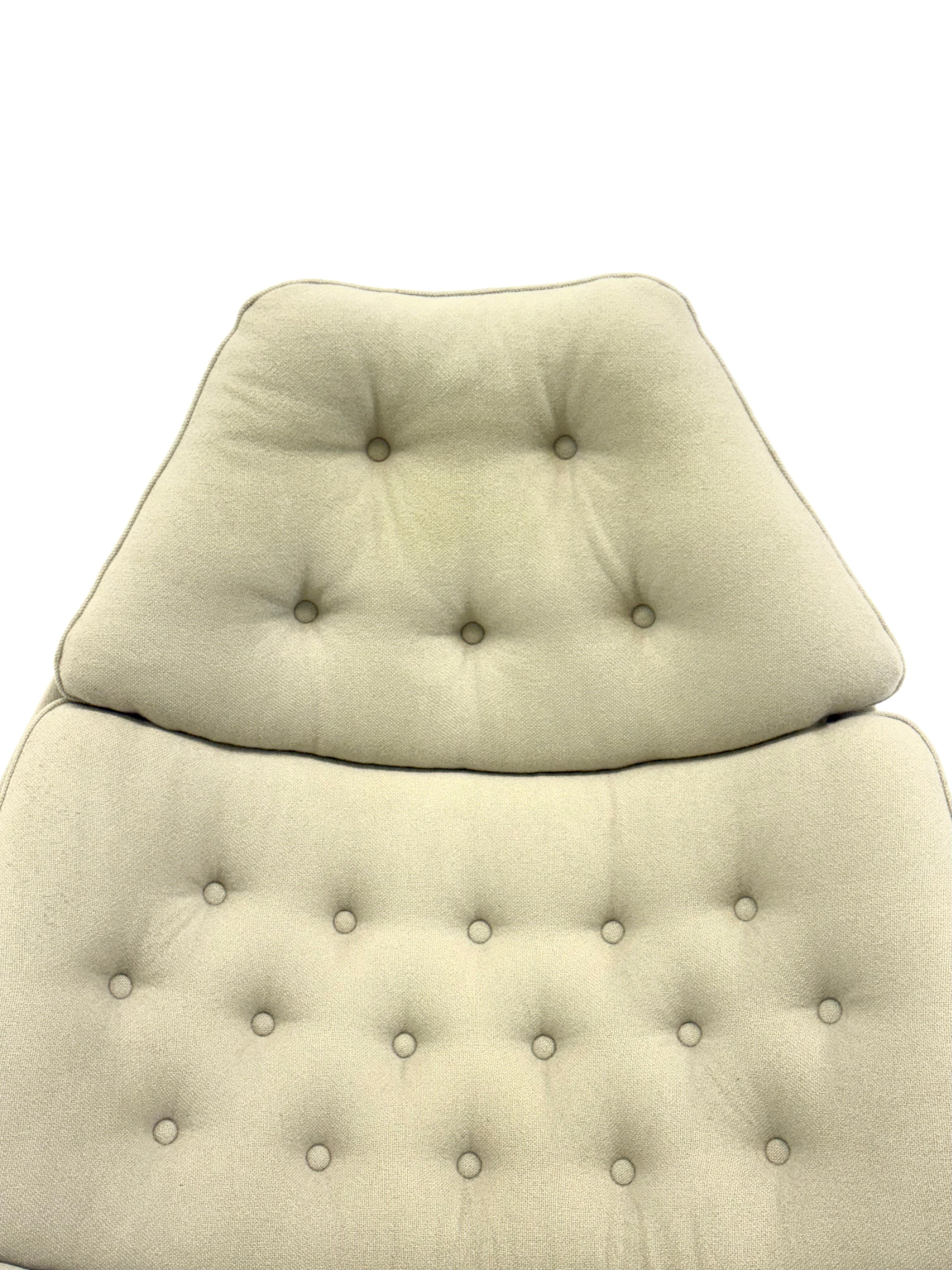 Artifort_F588_lounge_chair_with_footstool_by_Geoffrey_Harcourt