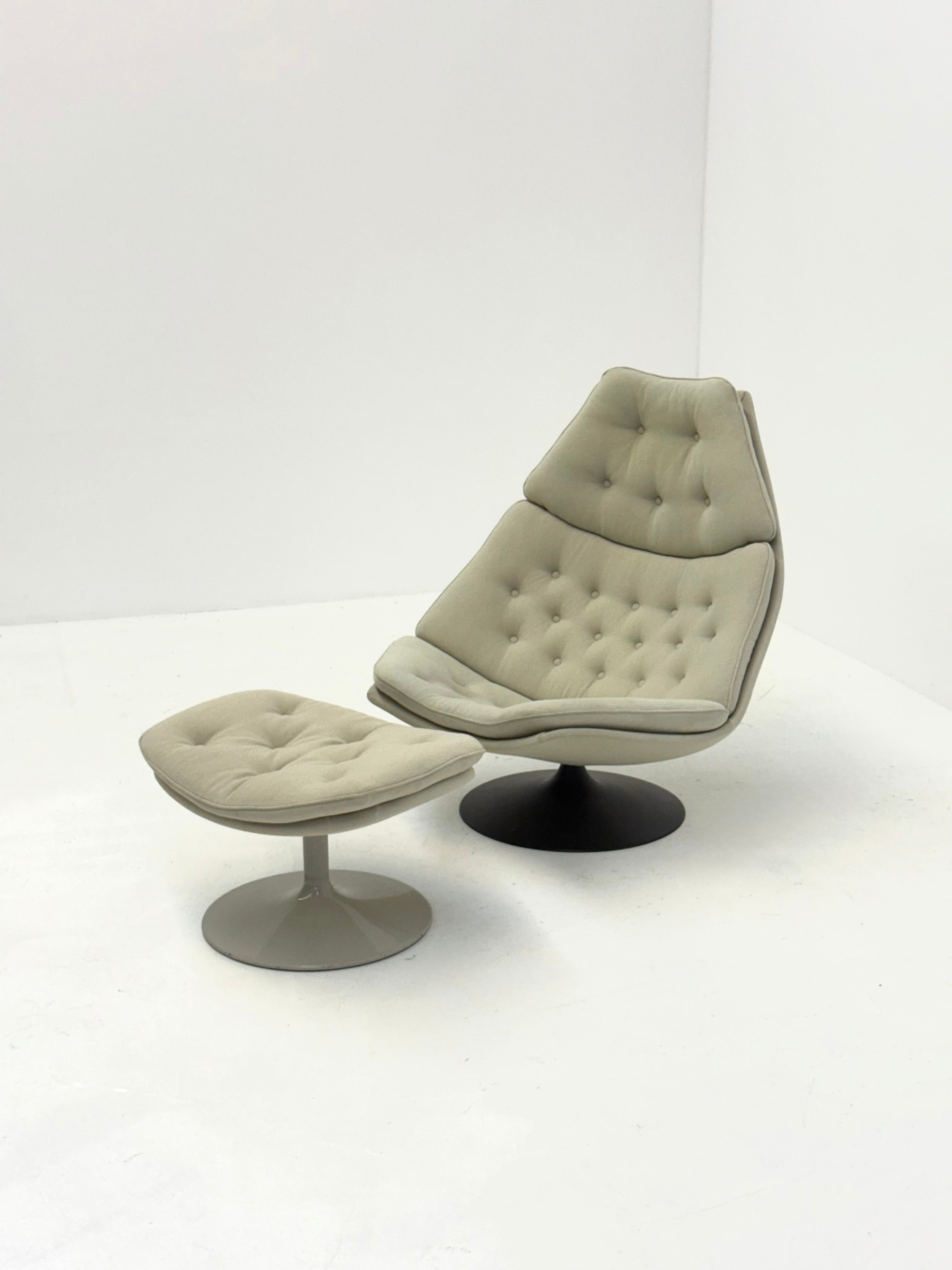 Artifort_F588_lounge_chair_with_footstool_by_Geoffrey_Harcourt