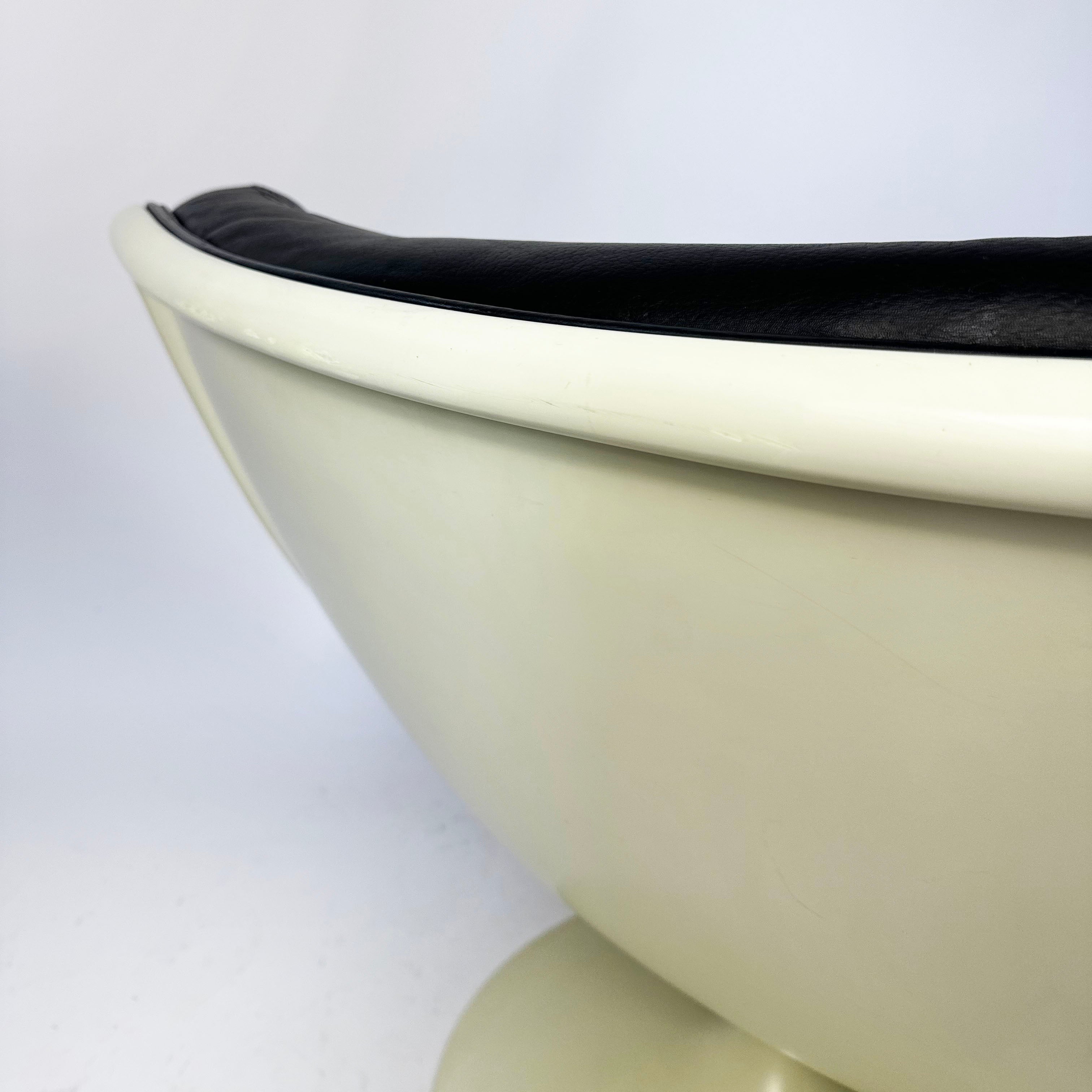 F976_Swivel_Lounge_Chair_by_Geoffrey_Harcourt_for_Artifort,_Black_Leather,_Netherlands,_1968