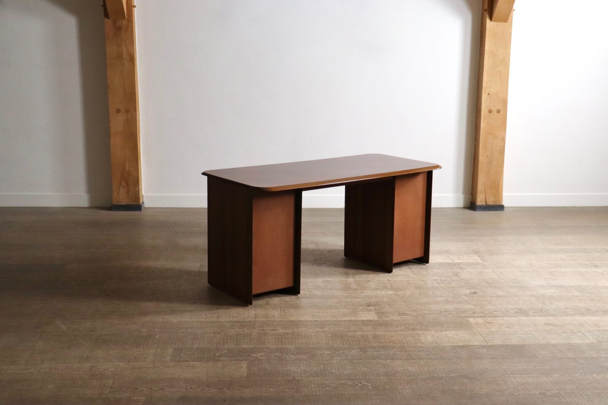 Artona_Desk_by_Afra_&_Tobia_Scarpa_for_Maxalto,_Mid_Century_Modern,_Italy_1975