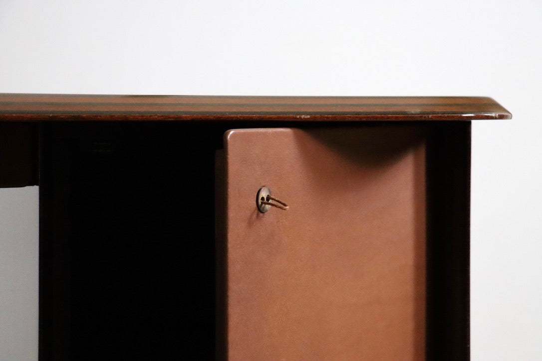Artona_Desk_by_Afra_&_Tobia_Scarpa_for_Maxalto,_Mid_Century_Modern,_Italy_1975