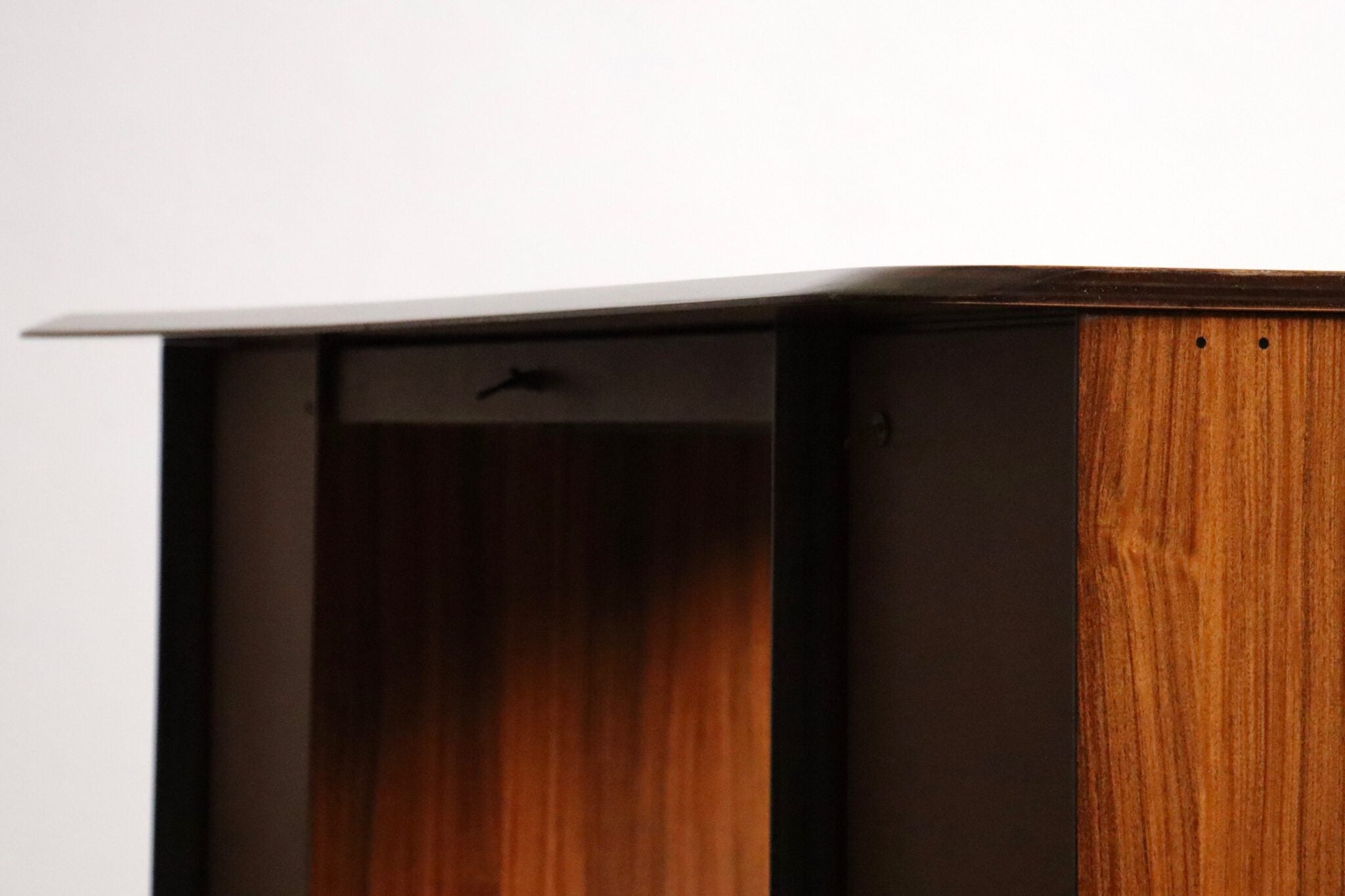 Artona_Desk_by_Afra_&_Tobia_Scarpa_for_Maxalto,_Mid_Century_Modern,_Italy_1975