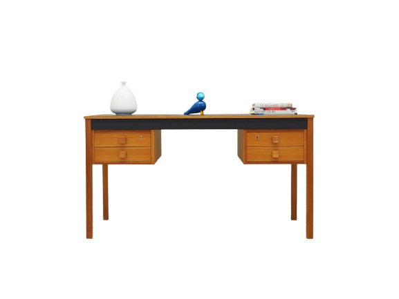Ash_desk,_Danish_design,_1970s,_production:_Denmark