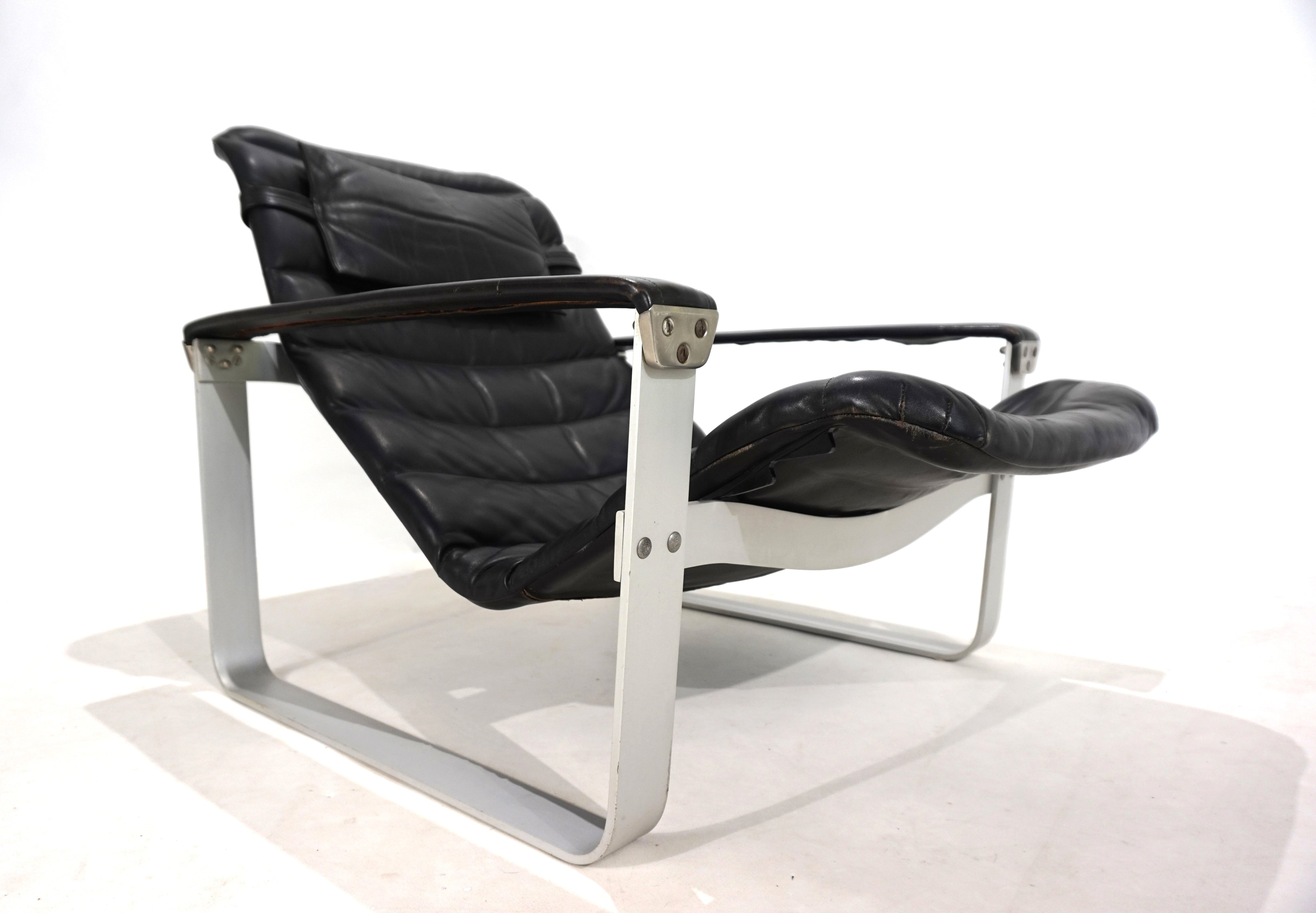 Asko_Pulkka_leather_lounge_chair_by_Ilmari_Lappalainen,_1960