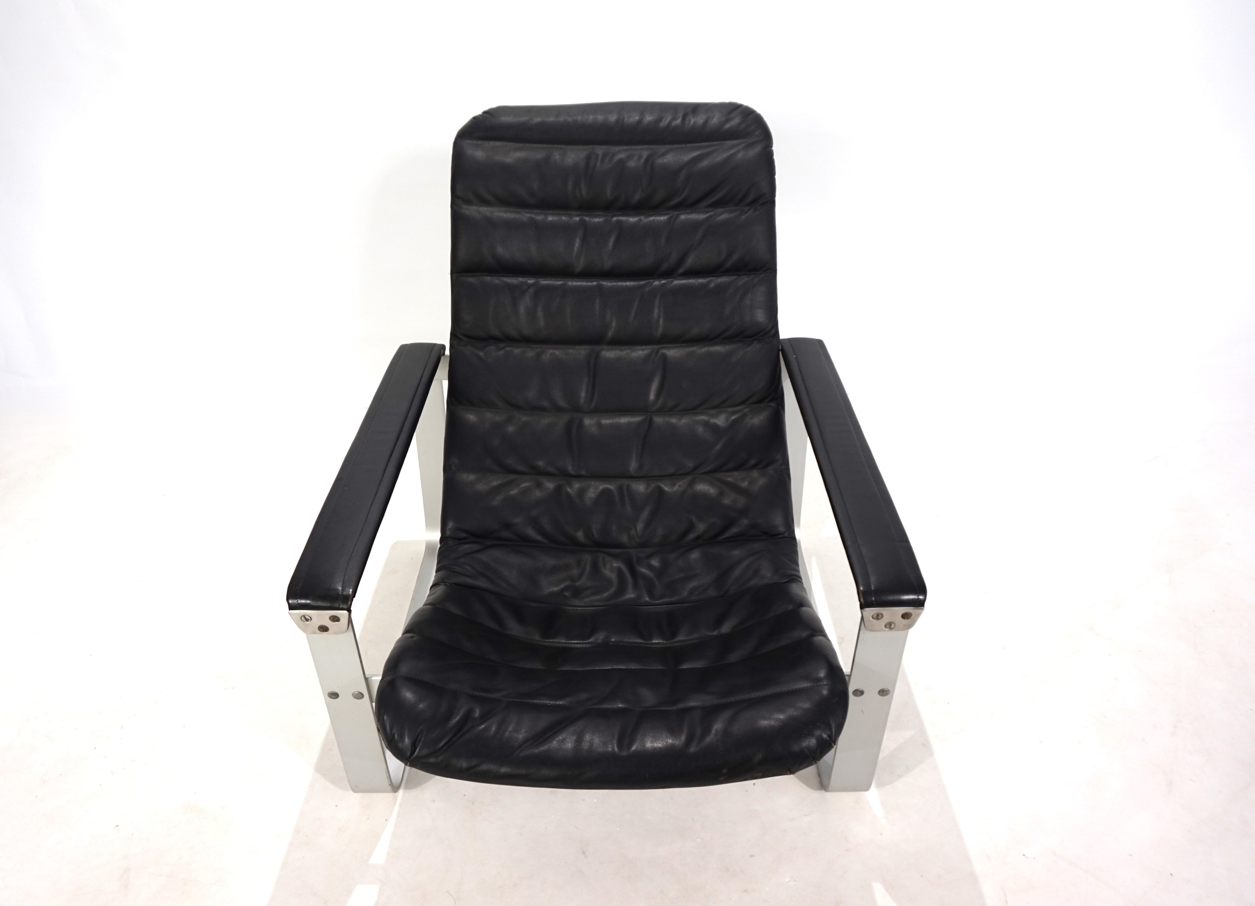 Asko_Pulkka_leather_lounge_chair_by_Ilmari_Lappalainen,_1960