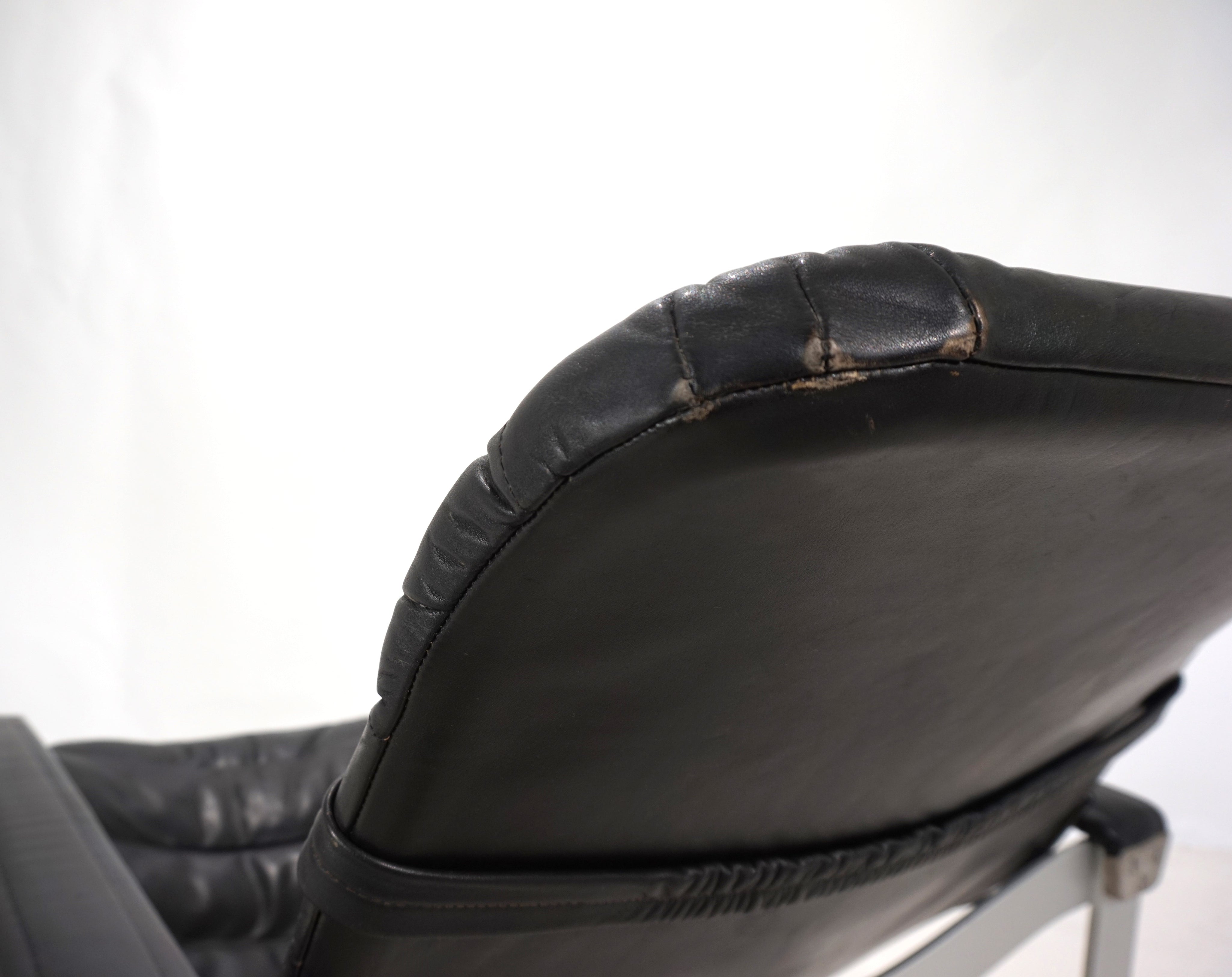 Asko_Pulkka_leather_lounge_chair_by_Ilmari_Lappalainen,_1960