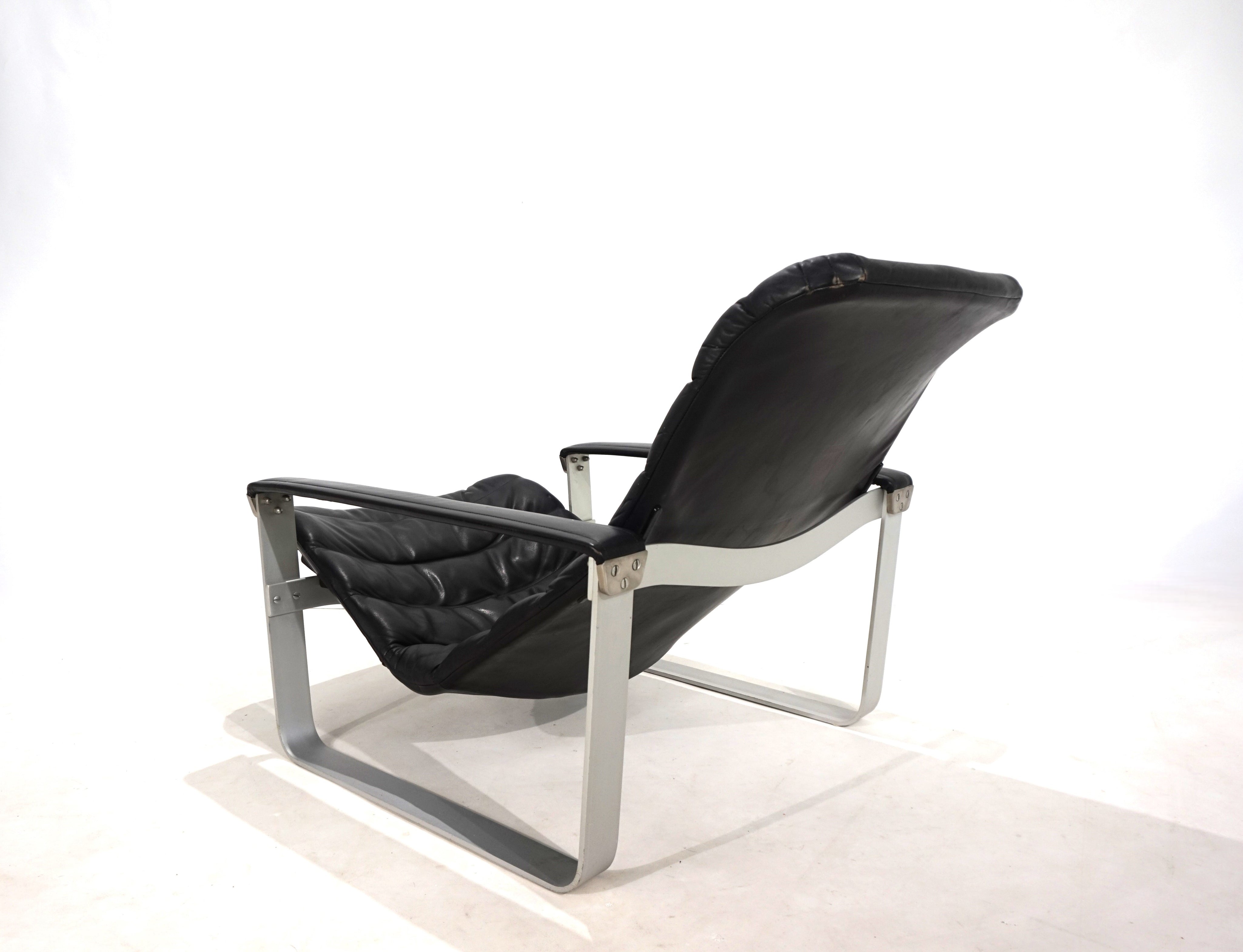Asko_Pulkka_leather_lounge_chair_by_Ilmari_Lappalainen,_1960