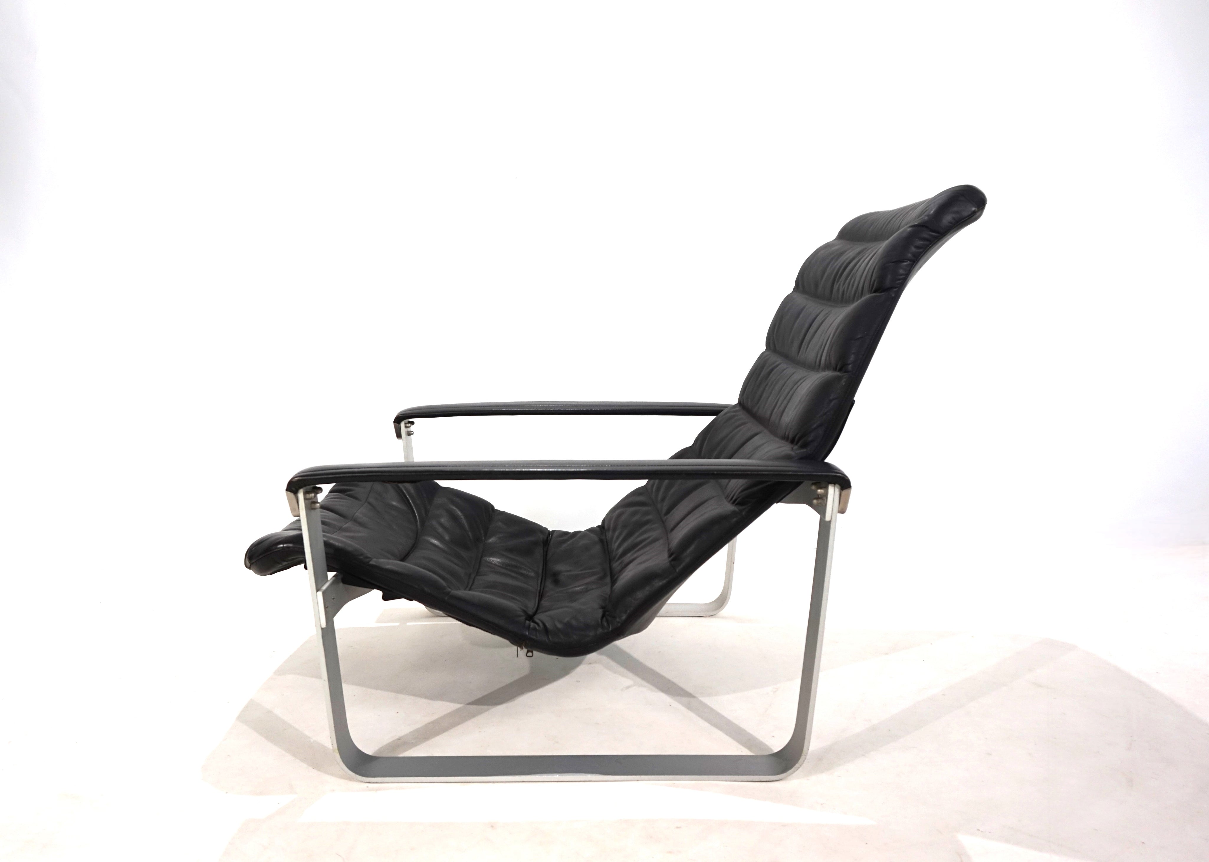 Asko_Pulkka_leather_lounge_chair_by_Ilmari_Lappalainen,_1960