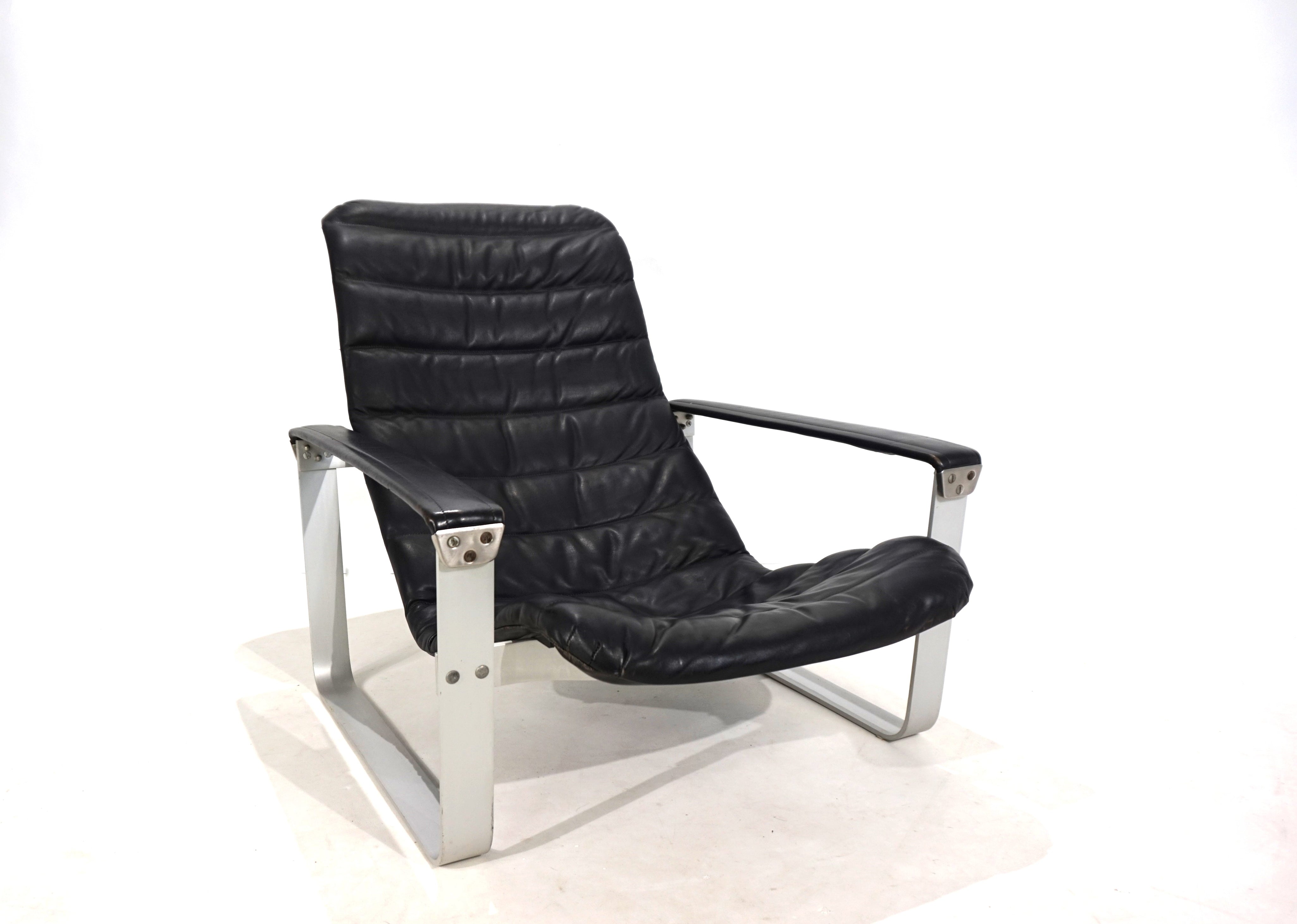 Asko_Pulkka_leather_lounge_chair_by_Ilmari_Lappalainen,_1960