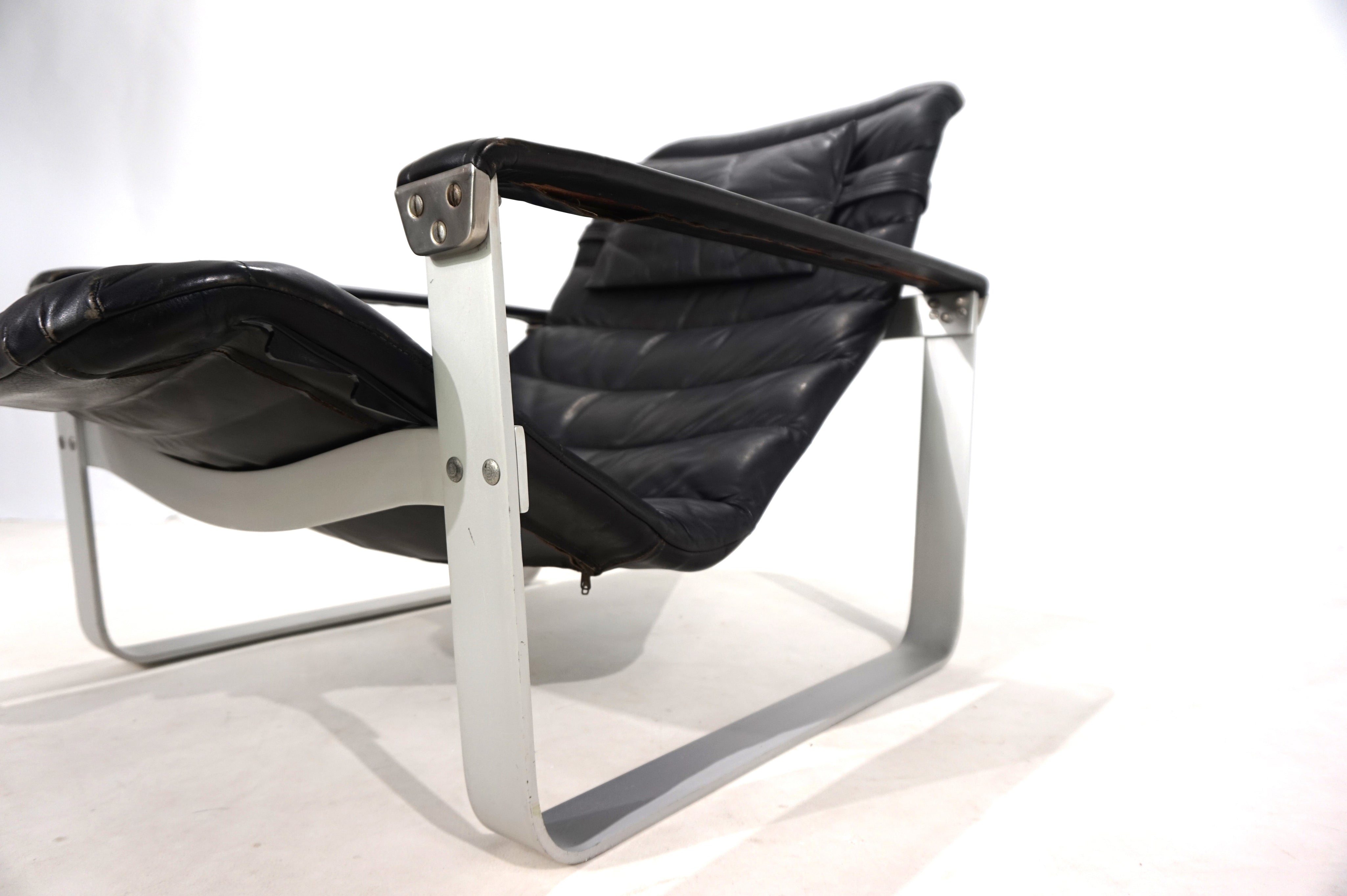 Asko_Pulkka_leather_lounge_chair_by_Ilmari_Lappalainen,_1960