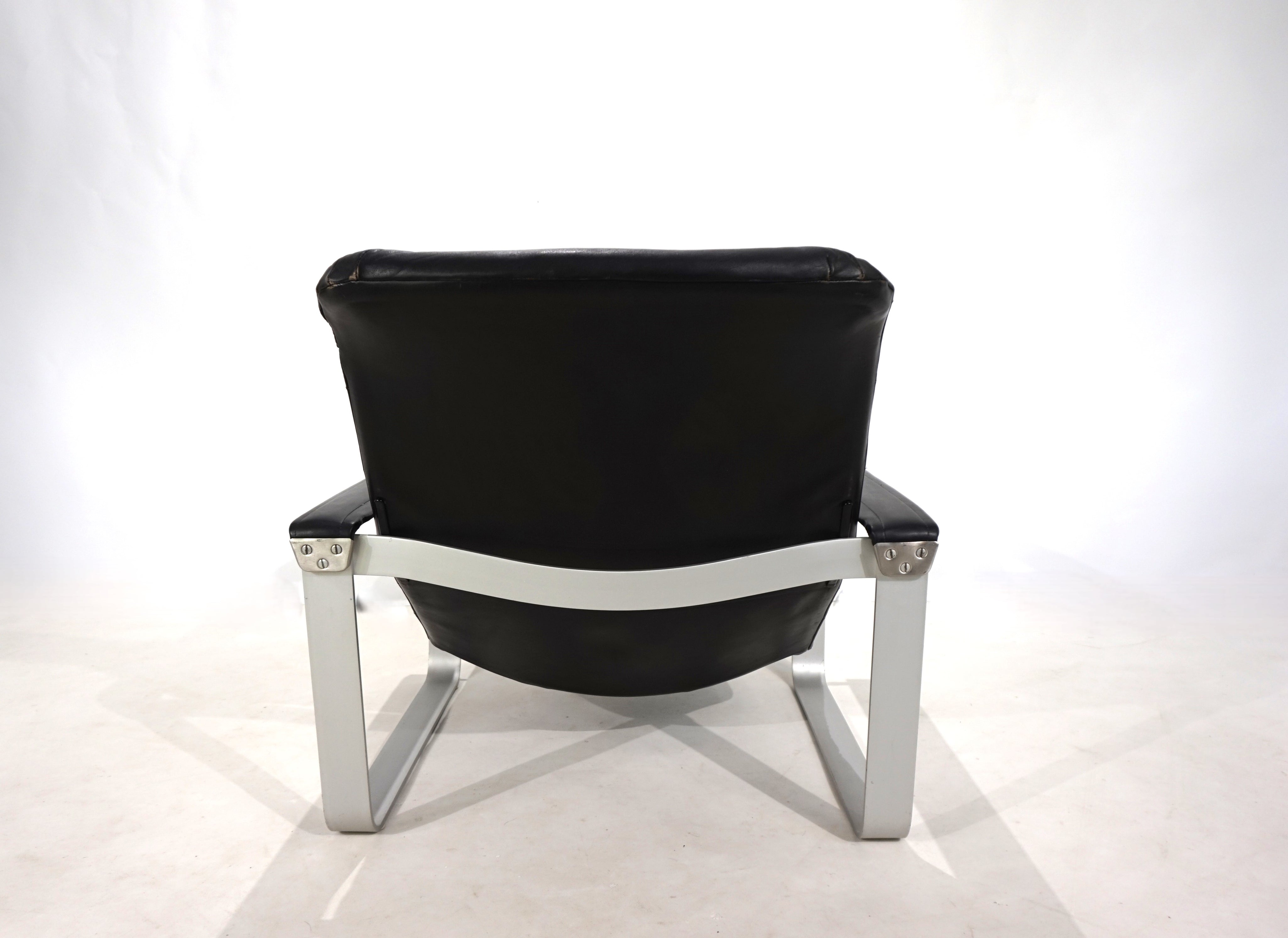 Asko_Pulkka_leather_lounge_chair_by_Ilmari_Lappalainen,_1960